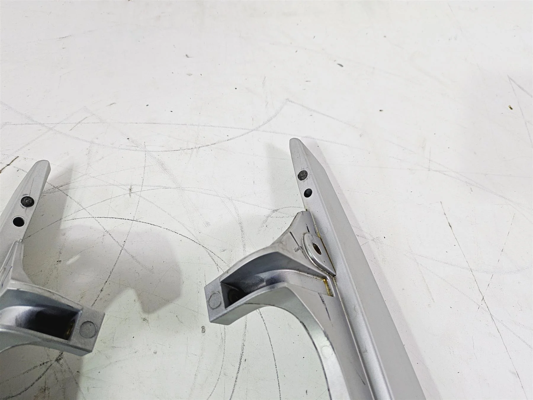 2015 BMW K1600 GT K48 Rear Passenger Side Grab Handles 46548549392 46548549391 - Image 9