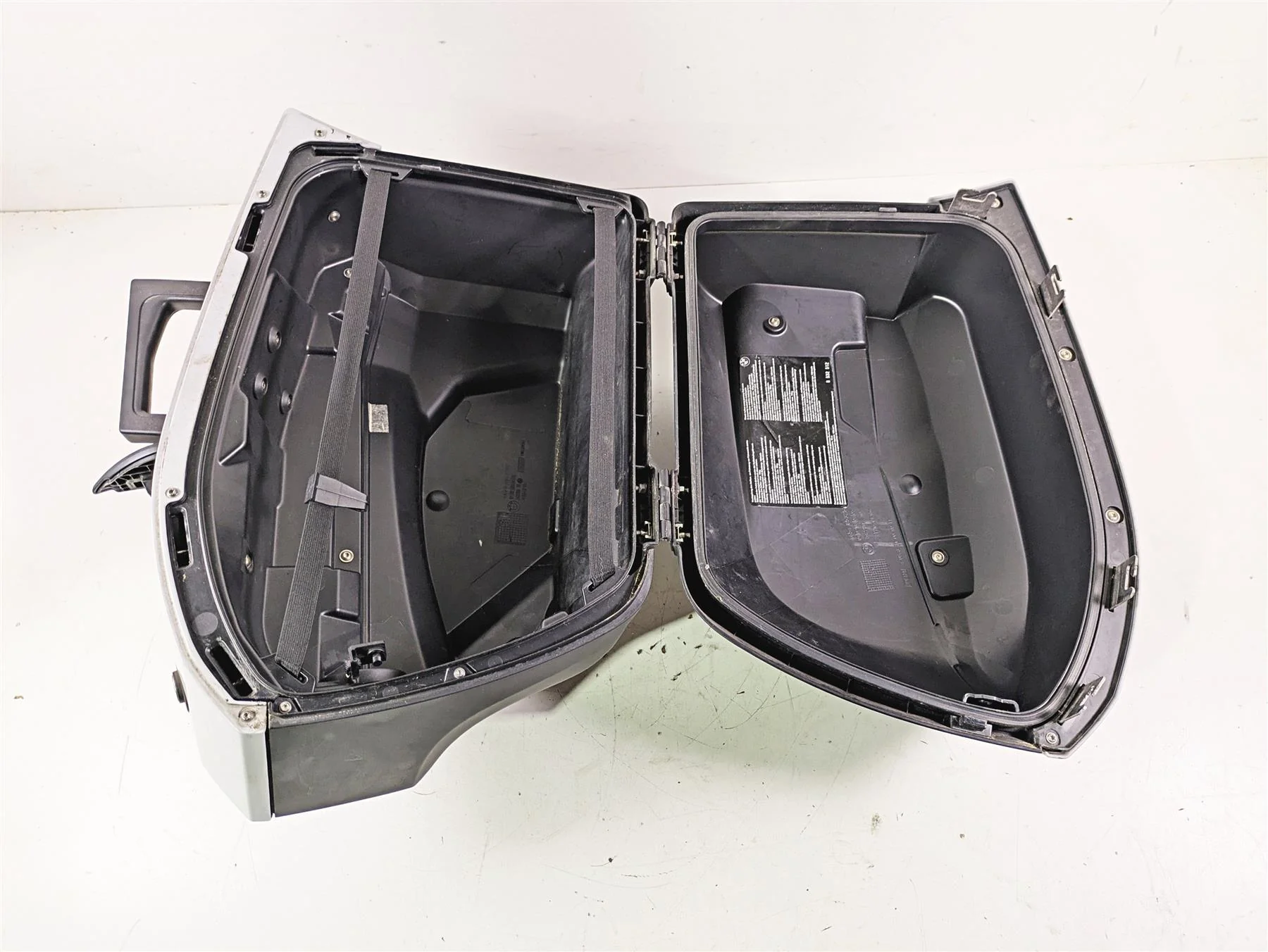 2015 BMW K1600 GT K48 Right Saddlebag Saddle Bag 46548532046 - Image 12