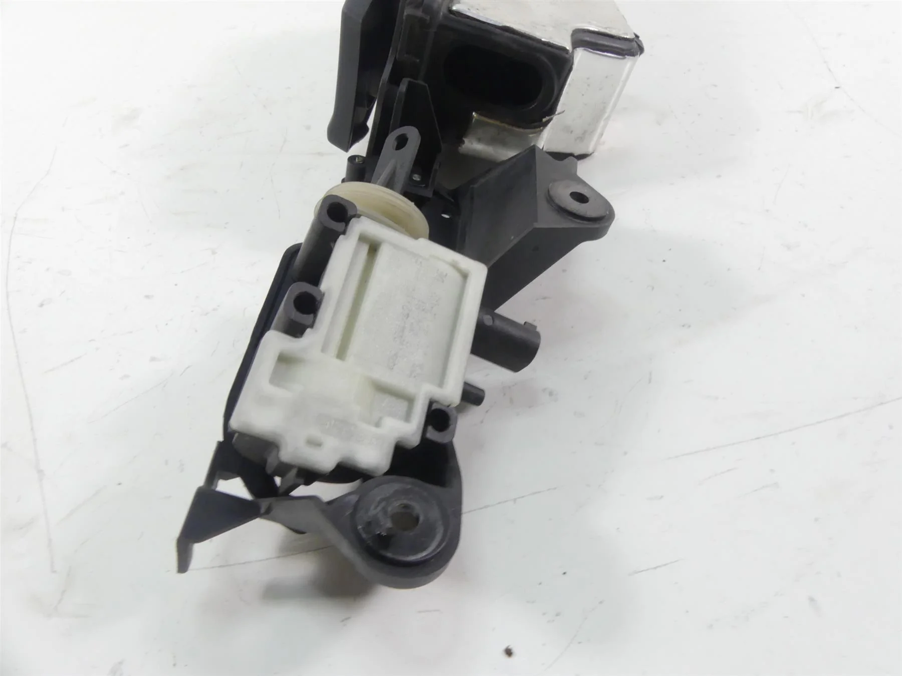 2015 BMW K1600GT K48 Right Side Storage Box Compartment 46637710448 40877147090 - Image 6