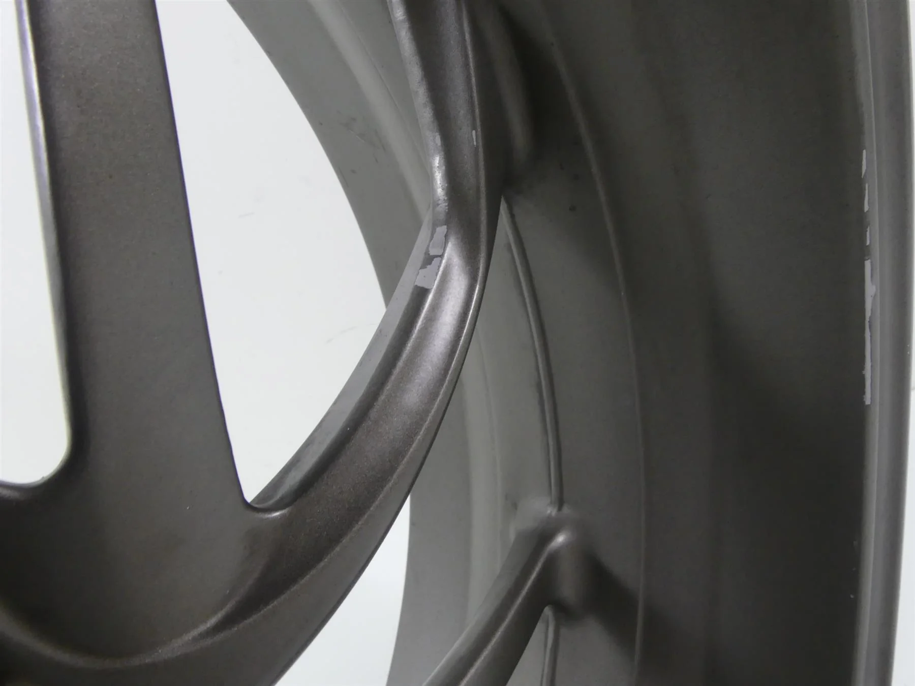 2015 BMW K1600GT K48 Straight Grey Rear Wheel Rim 17x6  36318529042 8528659 - Image 6