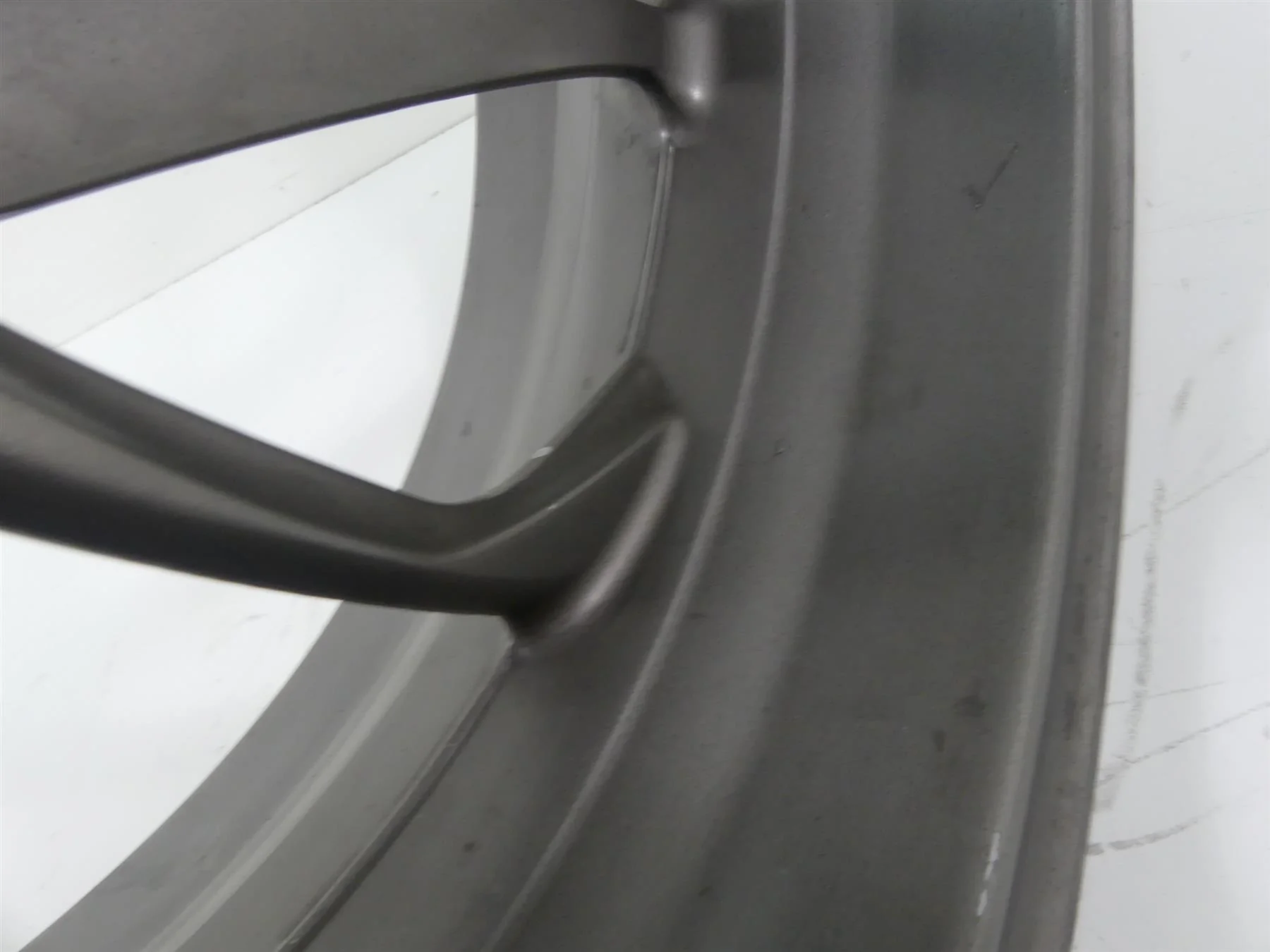 2015 BMW K1600GT K48 Straight Grey Rear Wheel Rim 17x6  36318529042 8528659 - Image 8