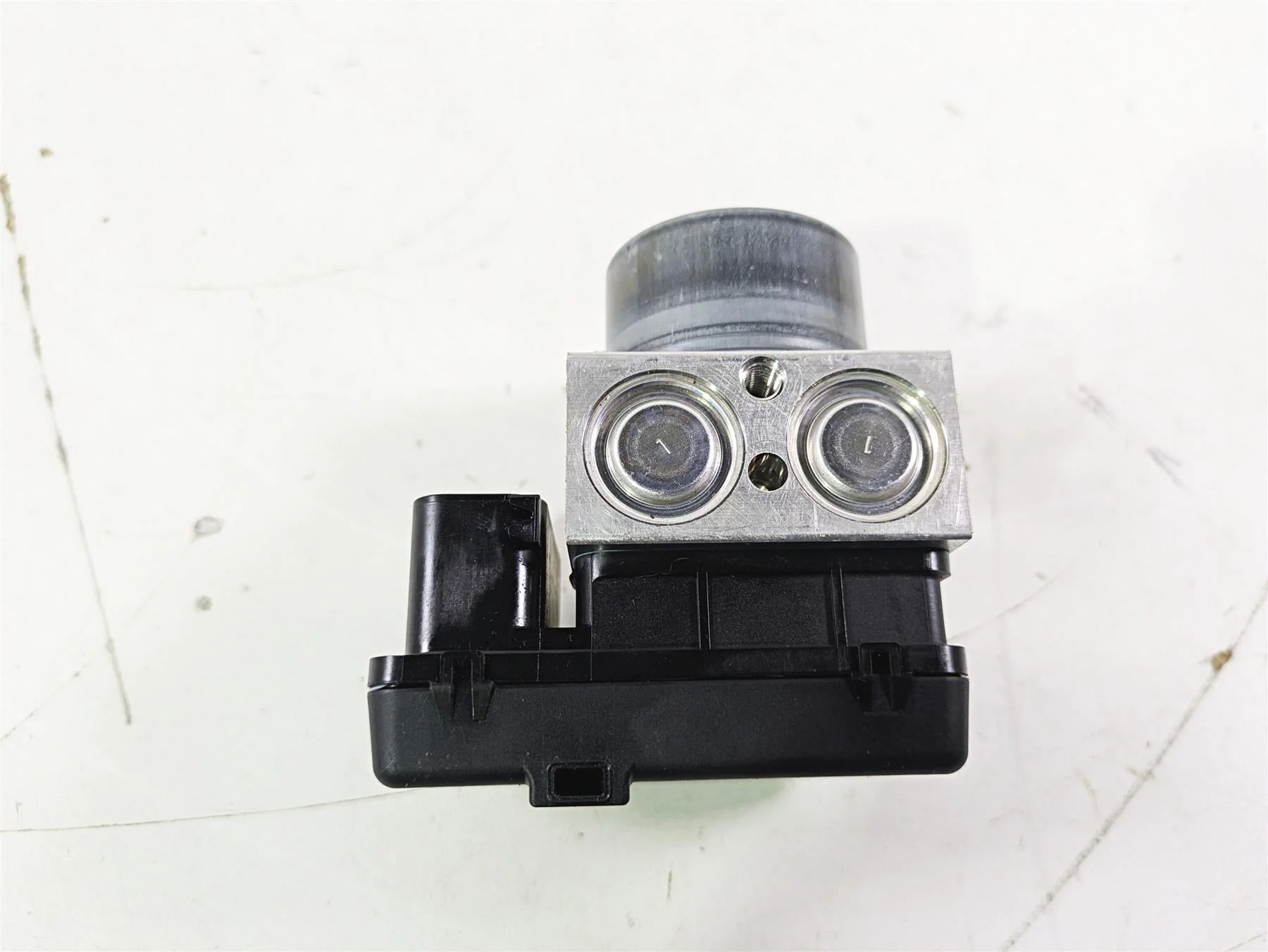 2015 BMW R nineT K21 Abs Brake Pump Module Pressure Unit 34518546851 - Image 8