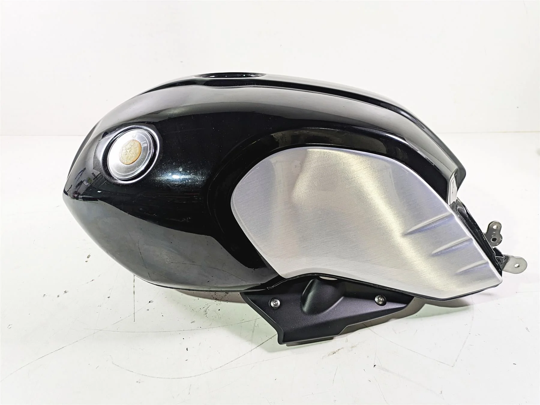 2015 BMW R nineT K21 Fuel Gas Petrol Tank Reservoir - 591 Miles Only 16118522862 - Image 3