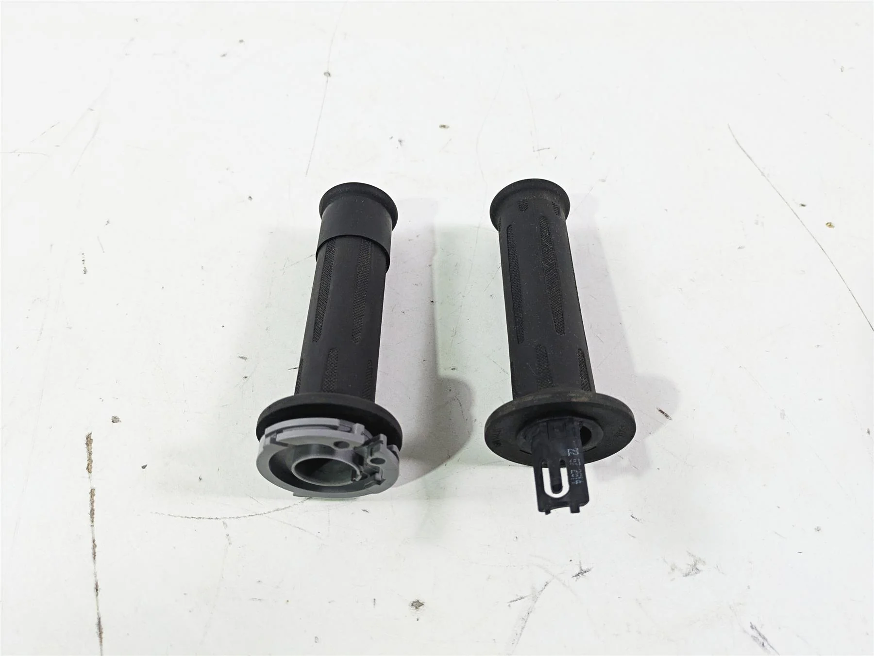 2015 BMW R nineT K21 Left Right Hand Grip Set 61317721849 61317714236