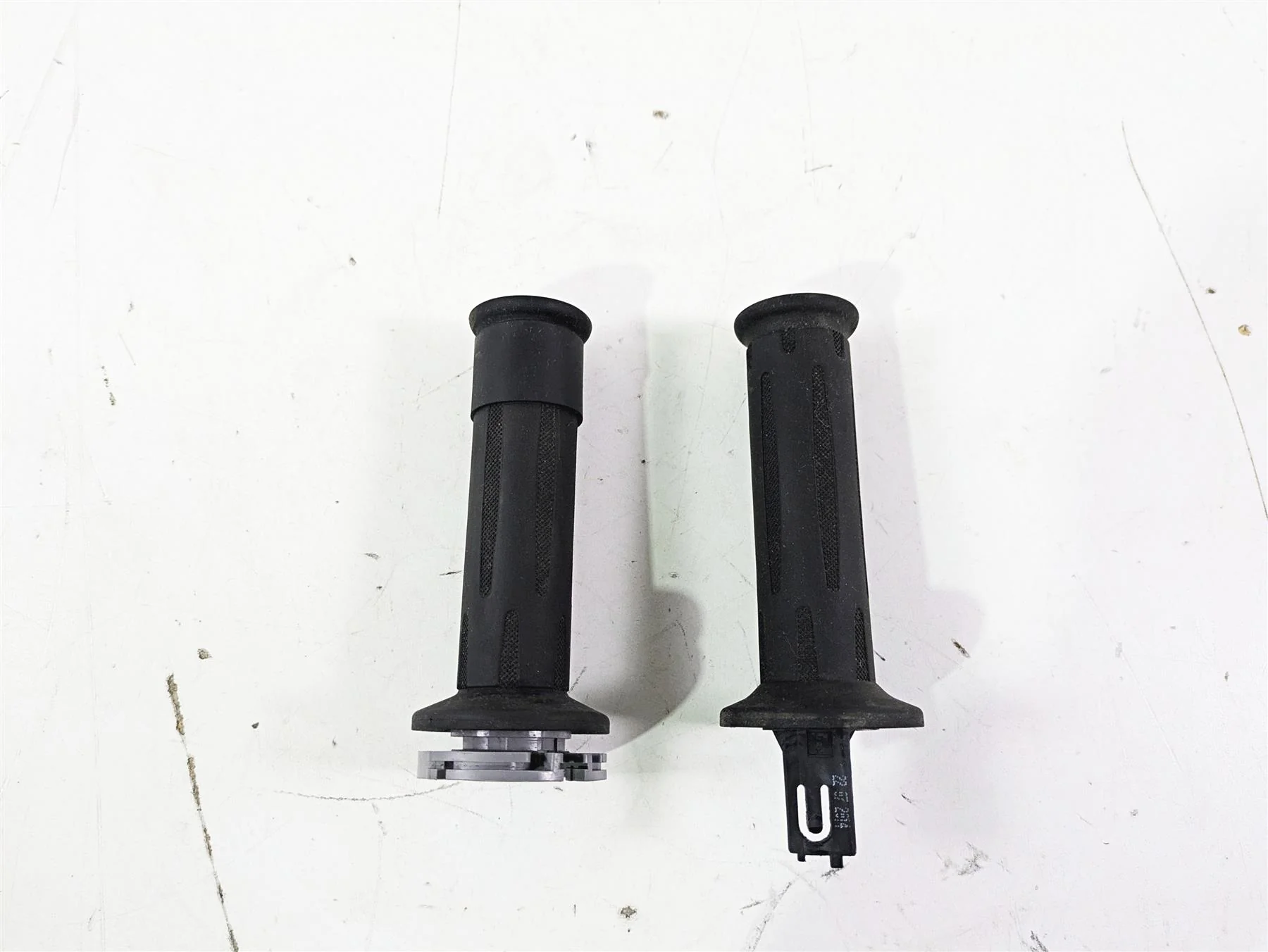2015 BMW R nineT K21 Left Right Hand Grip Set 61317721849 61317714236 - Image 3