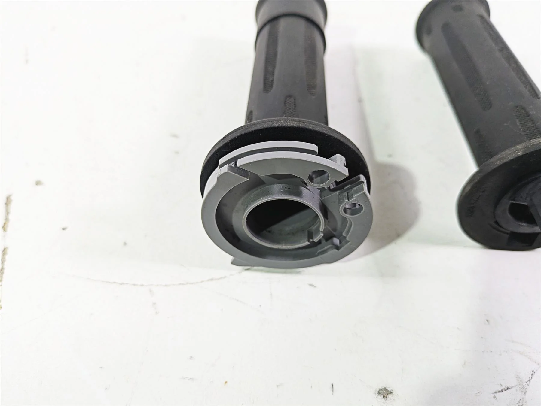 2015 BMW R nineT K21 Left Right Hand Grip Set 61317721849 61317714236 - Image 5