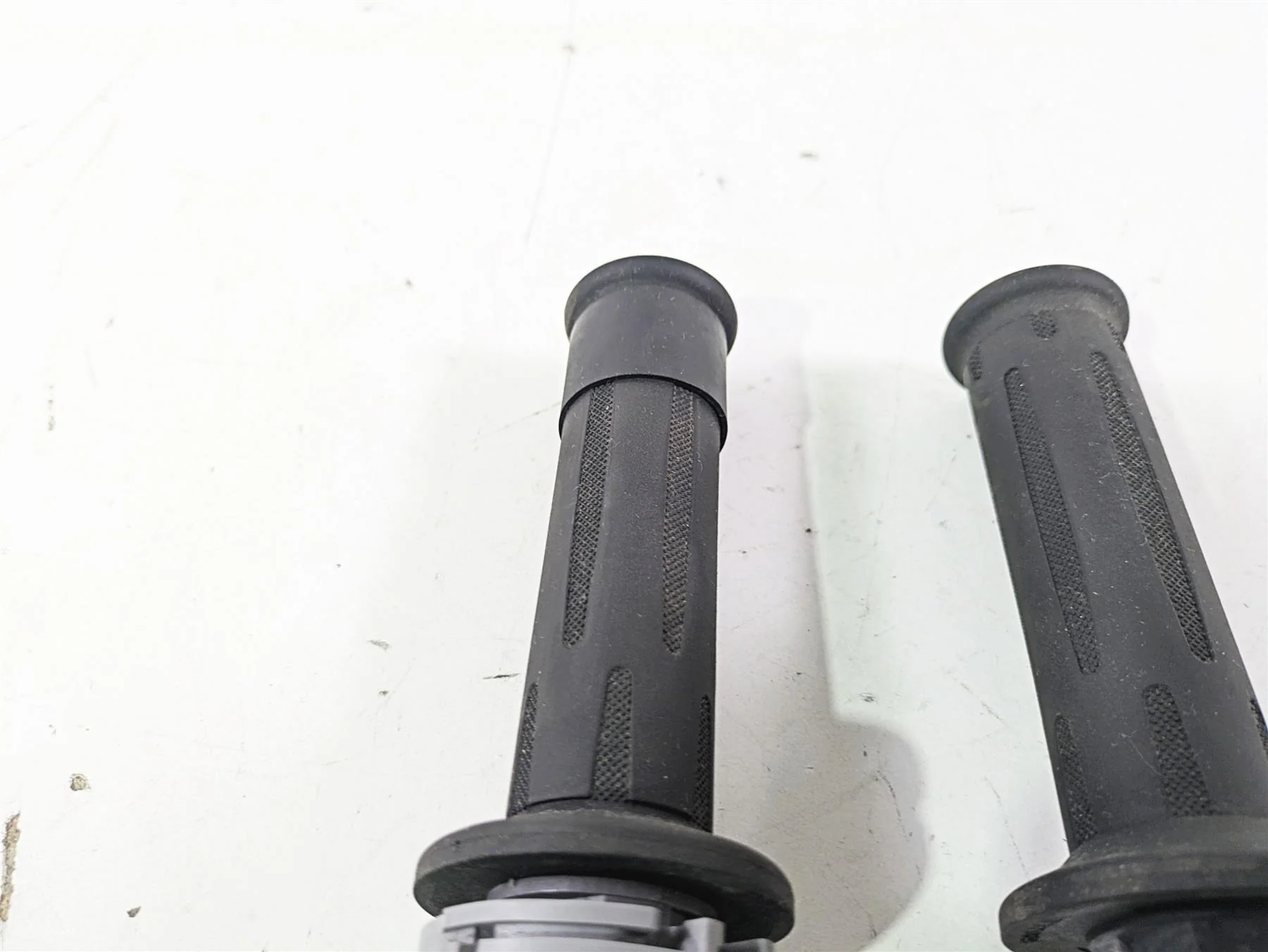 2015 BMW R nineT K21 Left Right Hand Grip Set 61317721849 61317714236 - Image 6