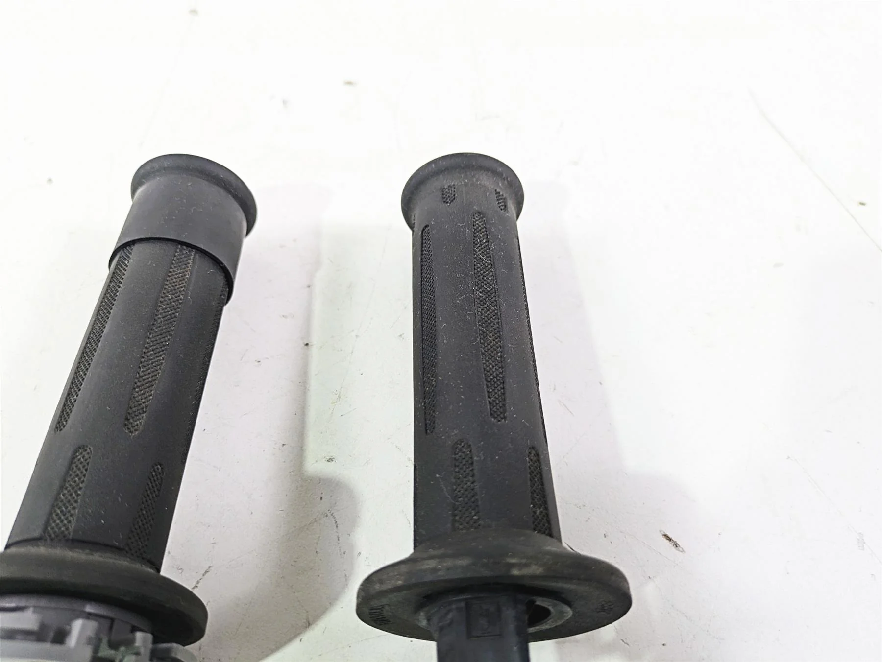 2015 BMW R nineT K21 Left Right Hand Grip Set 61317721849 61317714236 - Image 7