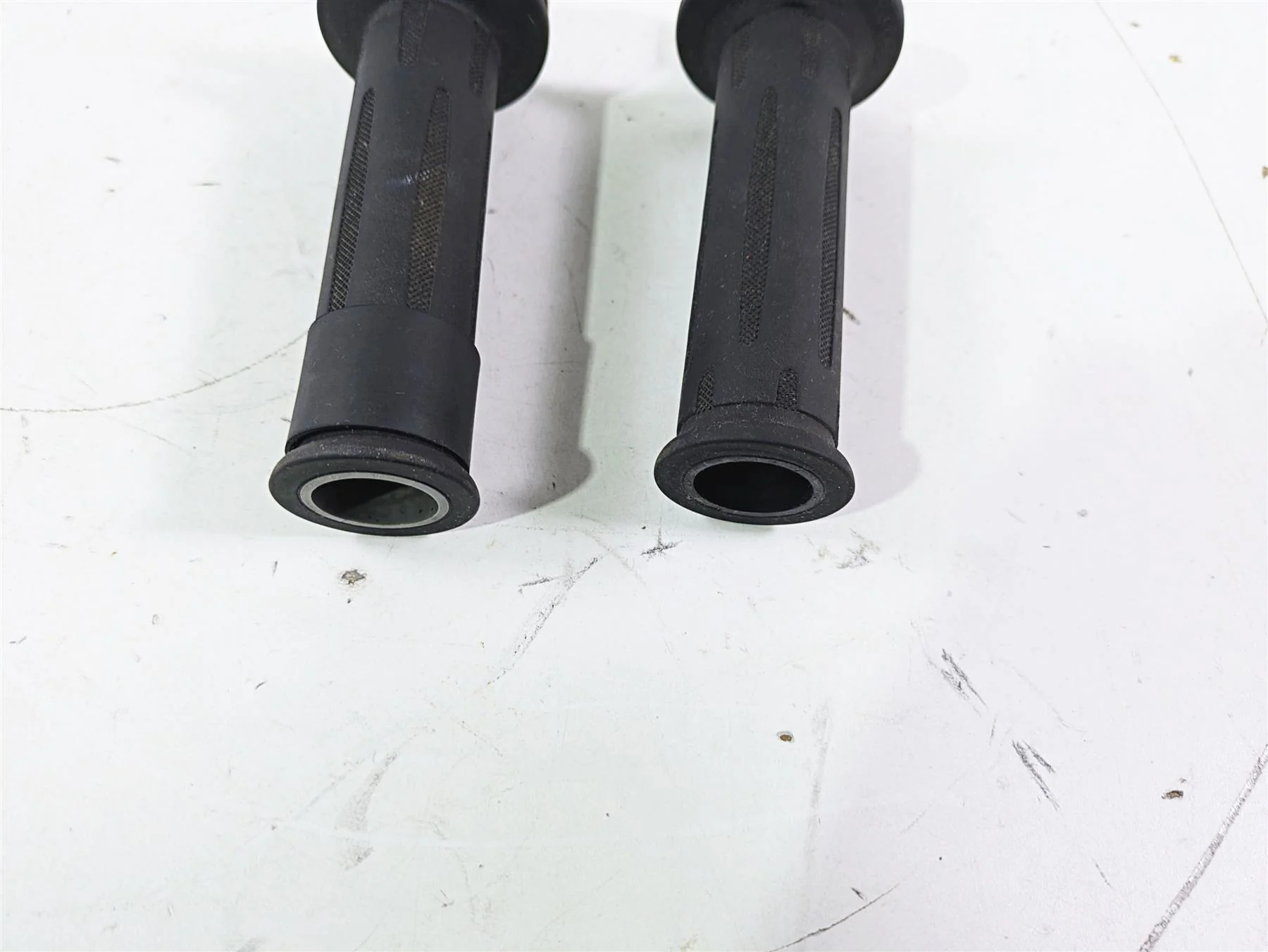 2015 BMW R nineT K21 Left Right Hand Grip Set 61317721849 61317714236 - Image 8