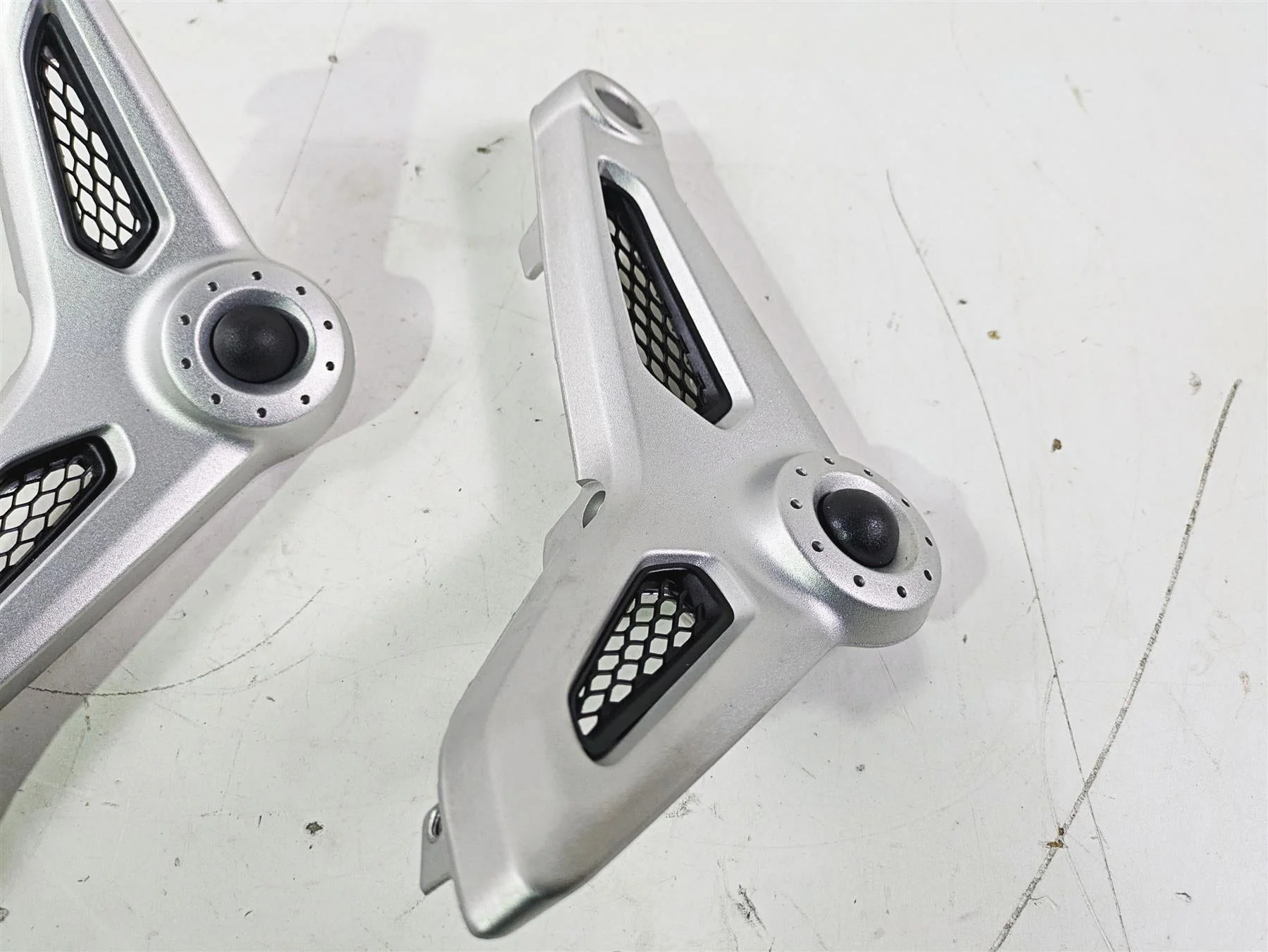 2015 BMW R nineT K21 Left Right Rider Seat Support Set 46638531189 46638531190 - Image 4