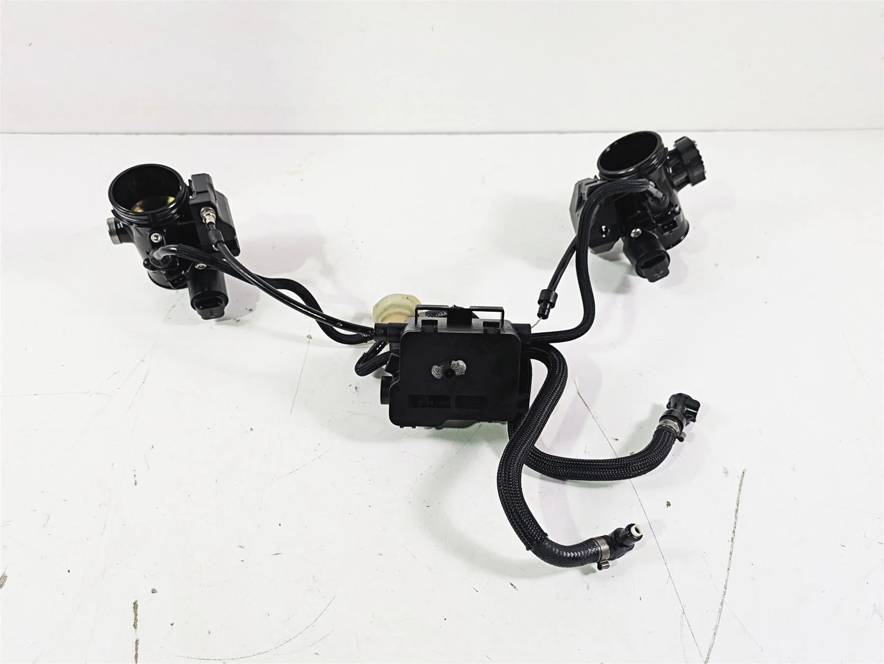 2015 BMW R nineT K21 Throttle Body & Junction Set 13547705239 13547705240