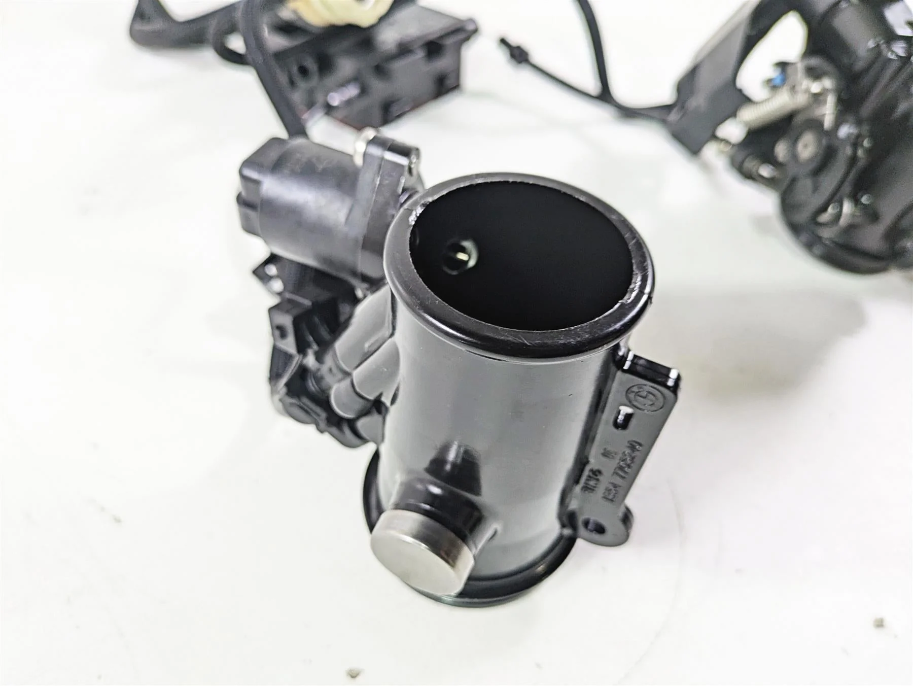 2015 BMW R nineT K21 Throttle Body & Junction Set 13547705239 13547705240 - Image 11