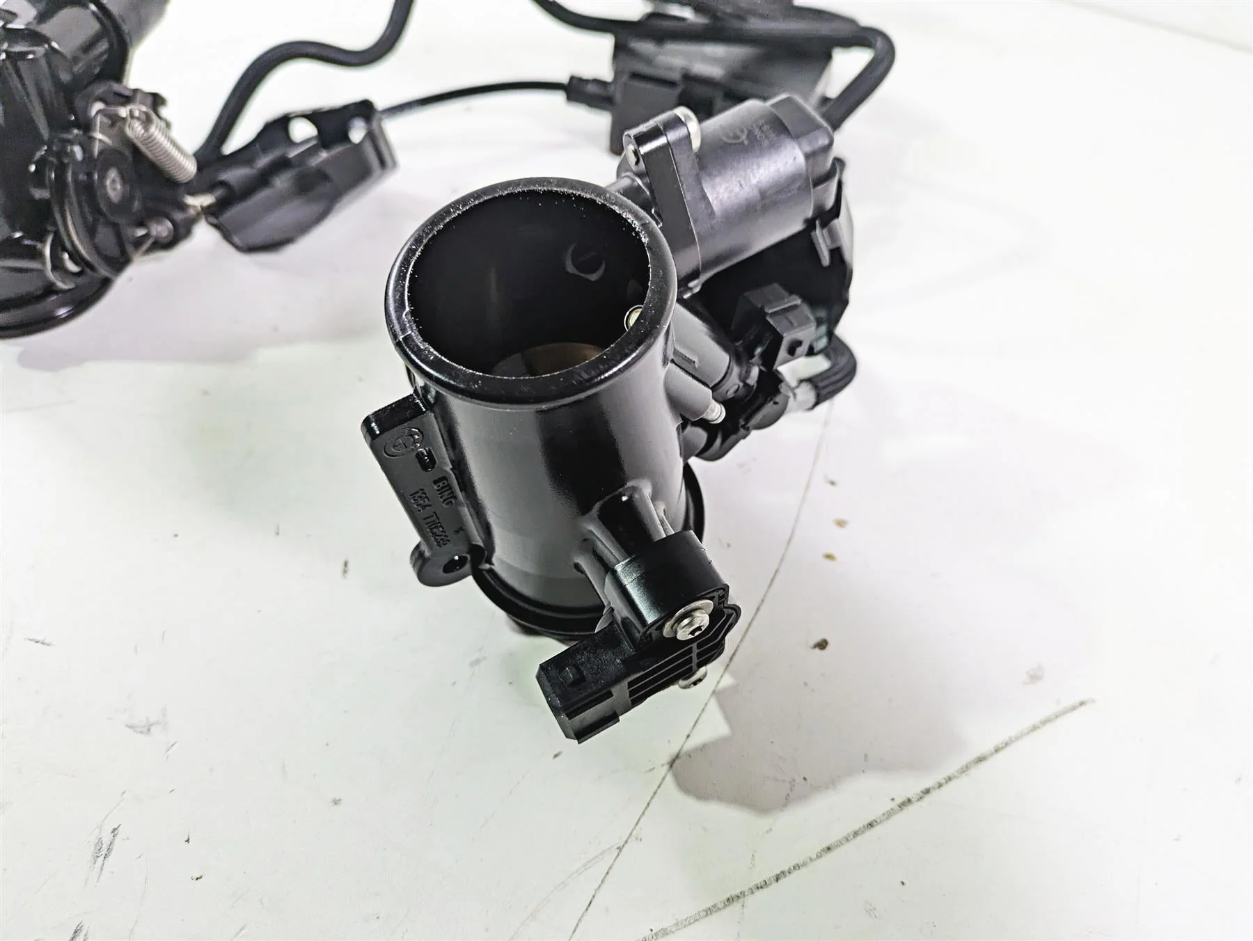 2015 BMW R nineT K21 Throttle Body & Junction Set 13547705239 13547705240 - Image 12