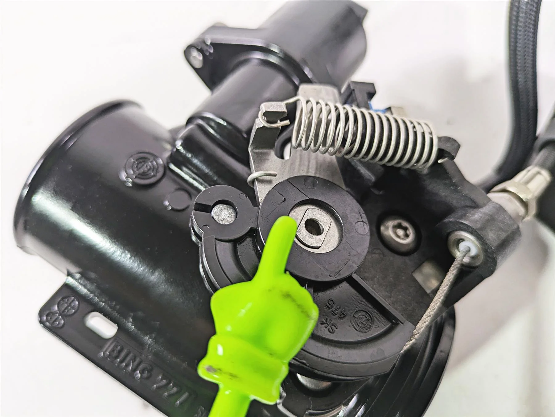 2015 BMW R nineT K21 Throttle Body & Junction Set 13547705239 13547705240 - Image 2