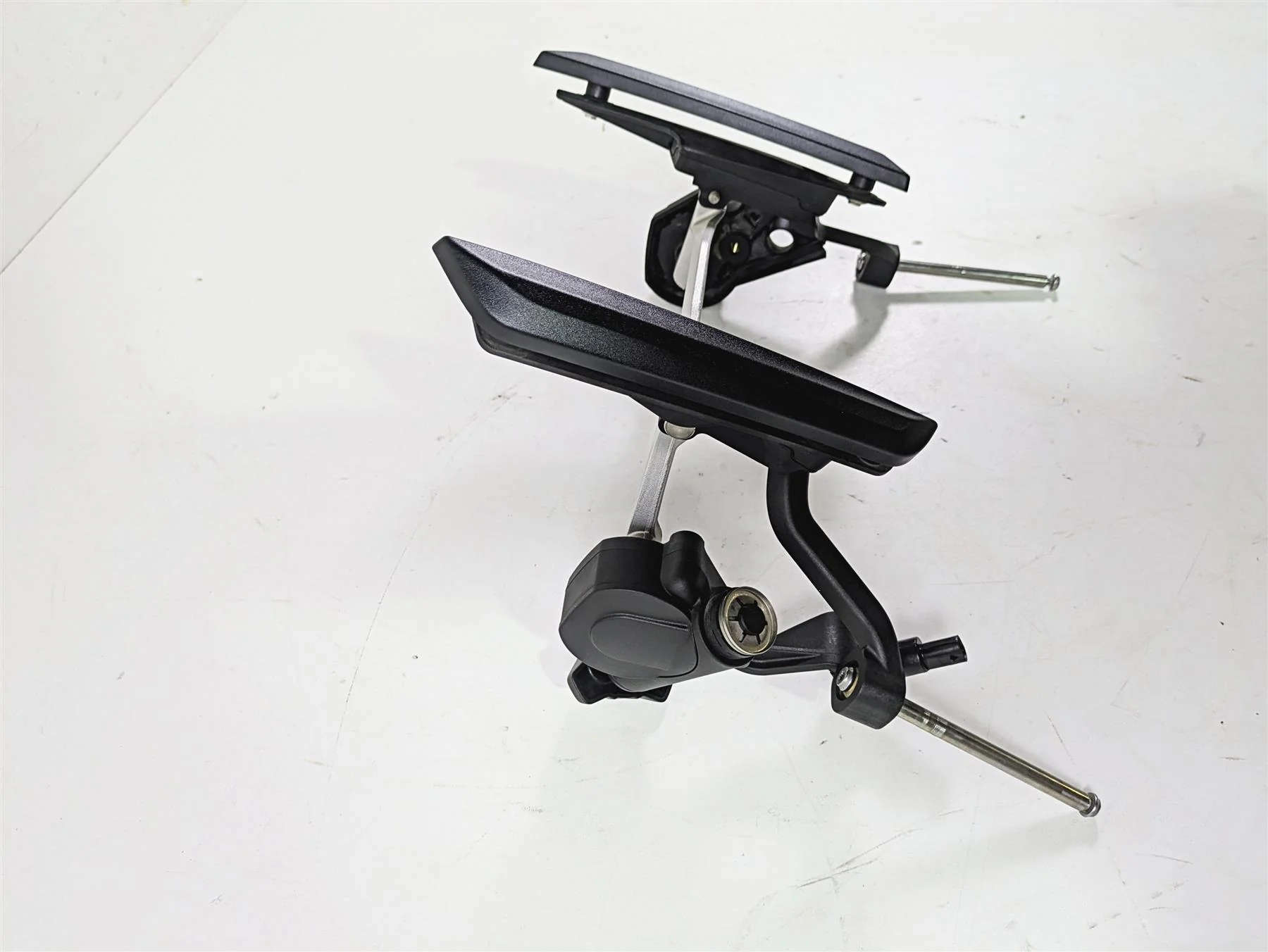 2015 BMW R1200 GS Adv K51 Front Windshield Adjustment Mount Set 46638536083 - Image 2