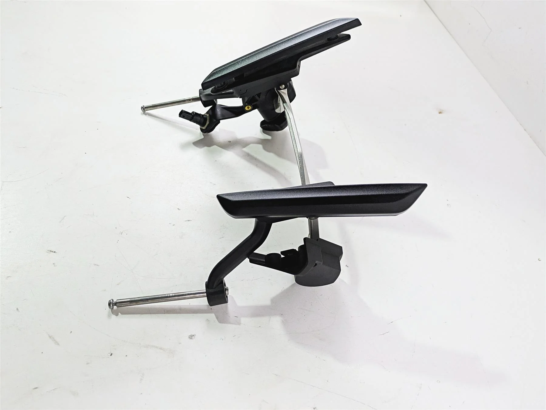 2015 BMW R1200 GS Adv K51 Front Windshield Adjustment Mount Set 46638536083 - Image 3