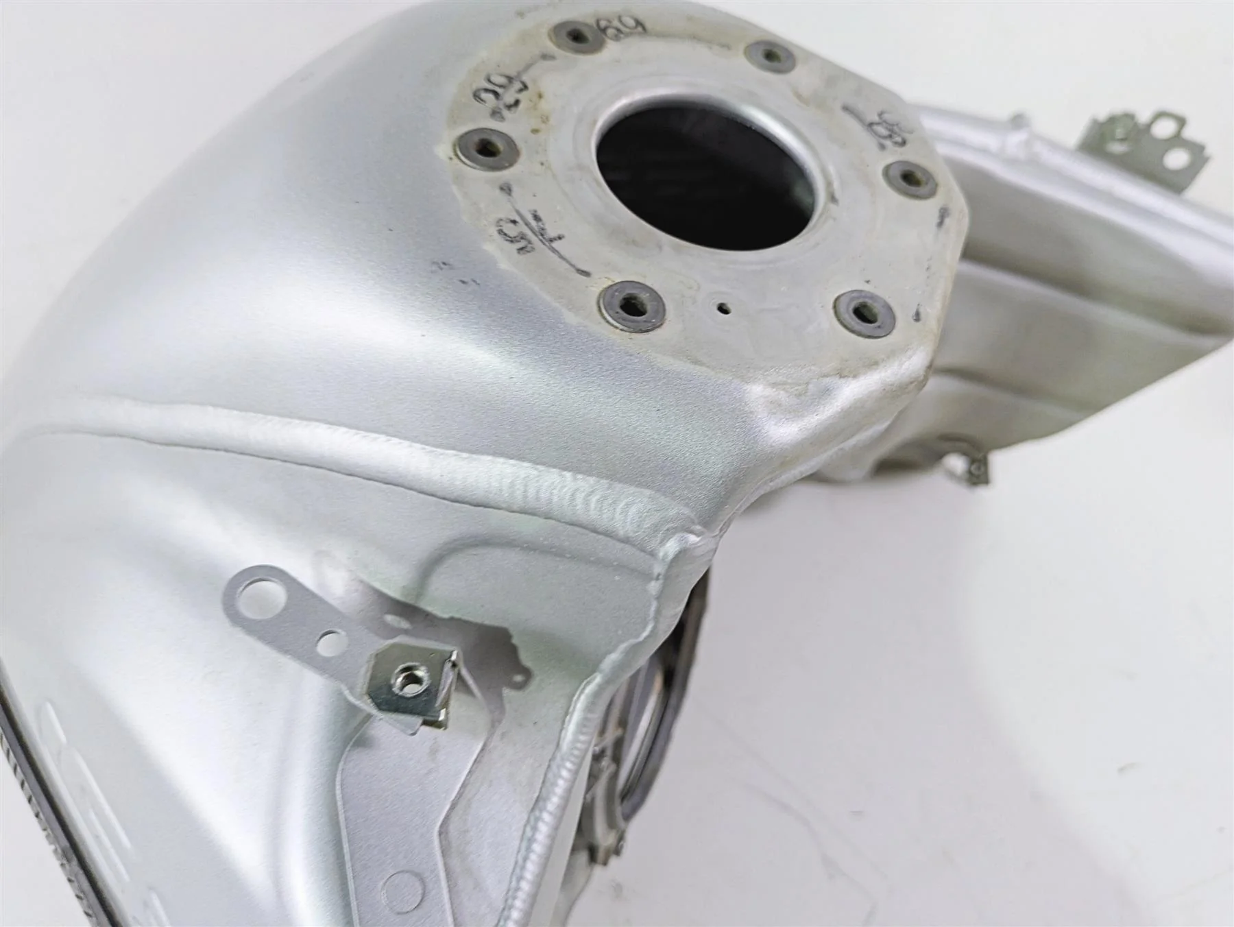2015 BMW R1200 GS Adv K51 Fuel Gas Tank Aluminum Metallic Matt 16118537710 - Image 11