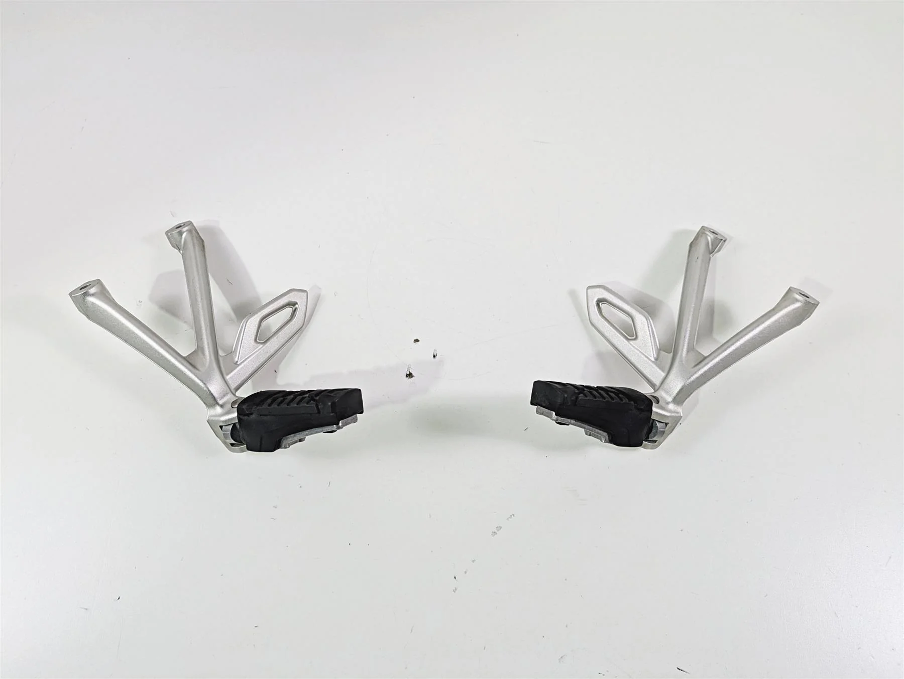 2015 BMW R1200 GS Adv K51 Rear Passenger Footpeg Set 46718526741 46718526742