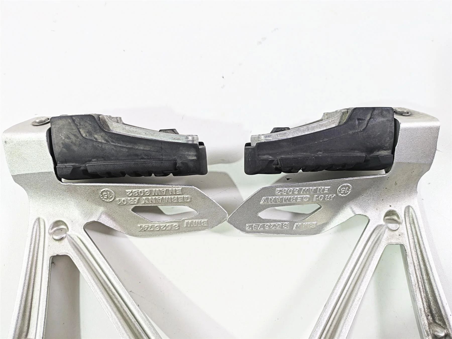 2015 BMW R1200 GS Adv K51 Rear Passenger Footpeg Set 46718526741 46718526742 - Image 10