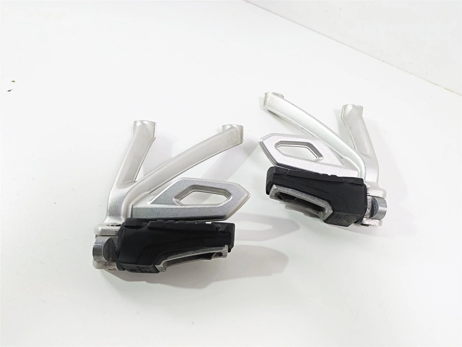 2015 BMW R1200 GS Adv K51 Rear Passenger Footpeg Set 46718526741 46718526742 - Image 12