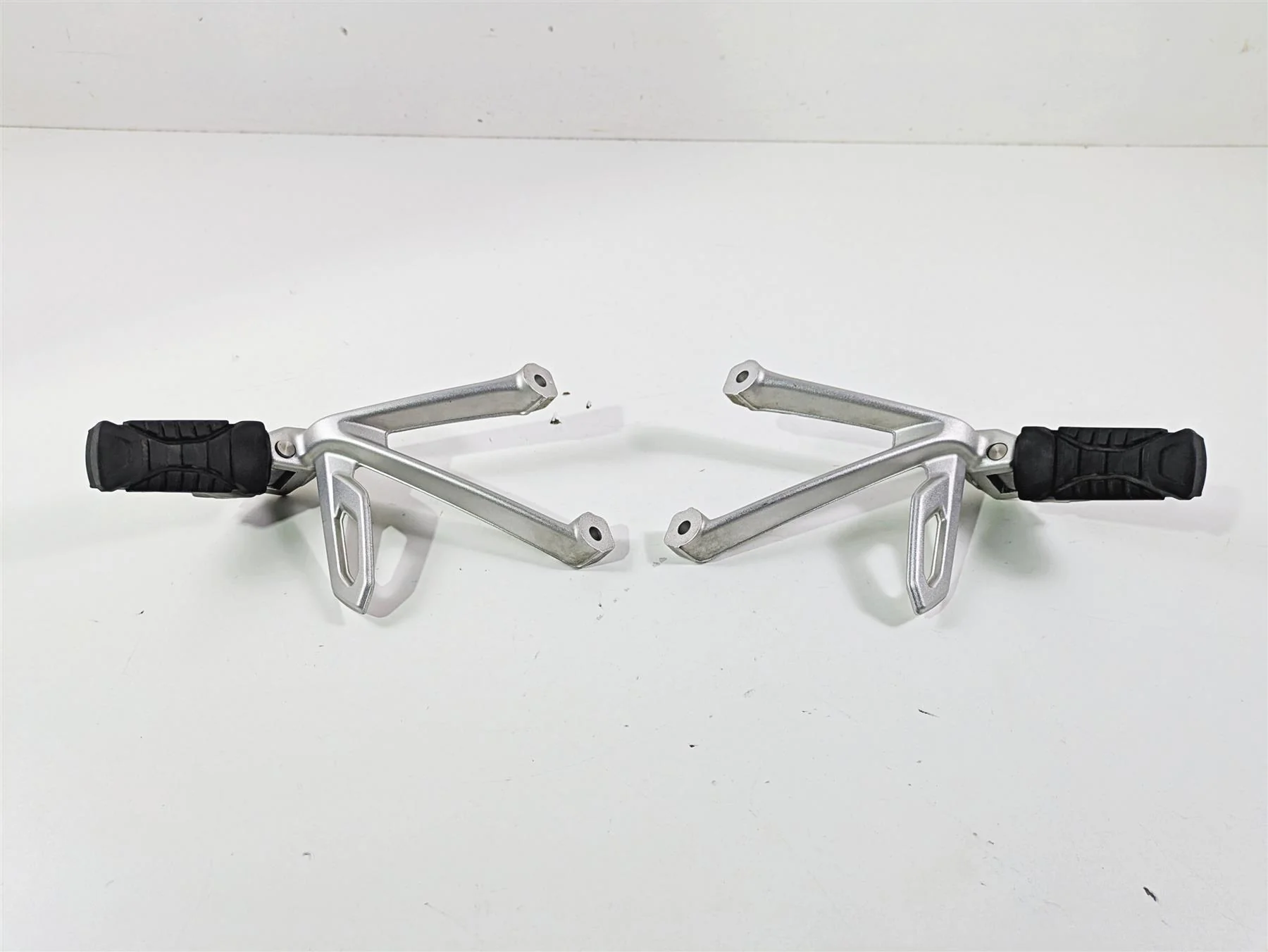 2015 BMW R1200 GS Adv K51 Rear Passenger Footpeg Set 46718526741 46718526742 - Image 6