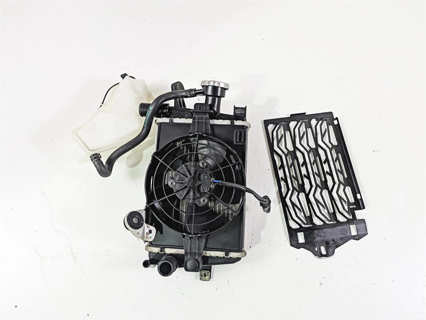 2015 BMW R1200 GS Adv K51 Right Radiator Fan Reservoir & Cover 17118546416