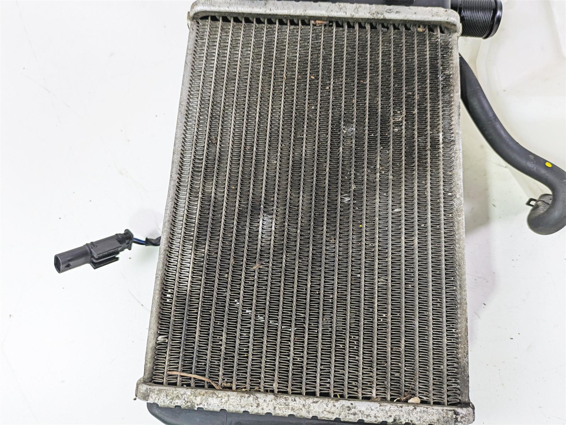 2015 BMW R1200 GS Adv K51 Right Radiator Fan Reservoir & Cover 17118546416 - Image 10