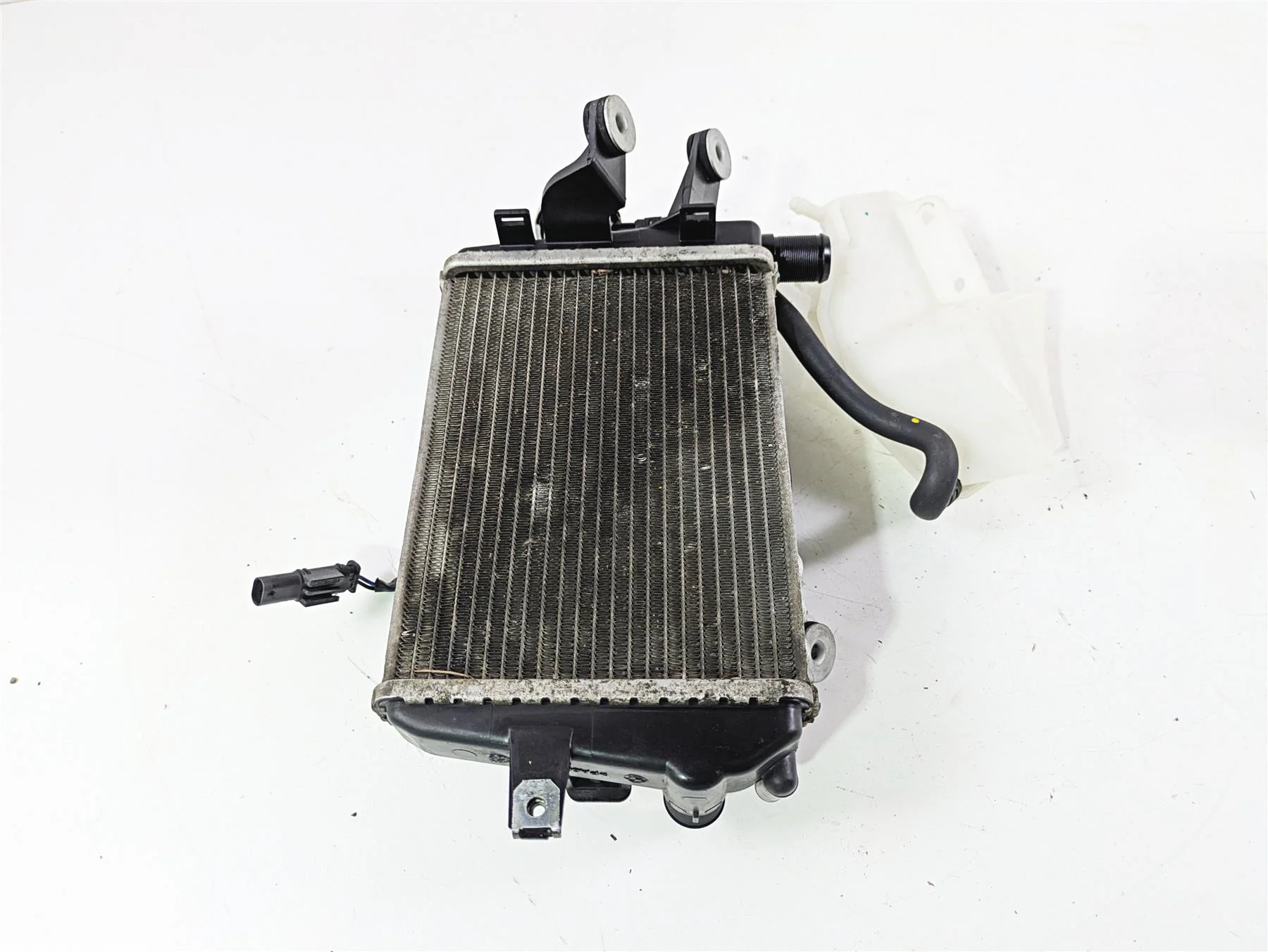 2015 BMW R1200 GS Adv K51 Right Radiator Fan Reservoir & Cover 17118546416 - Image 11