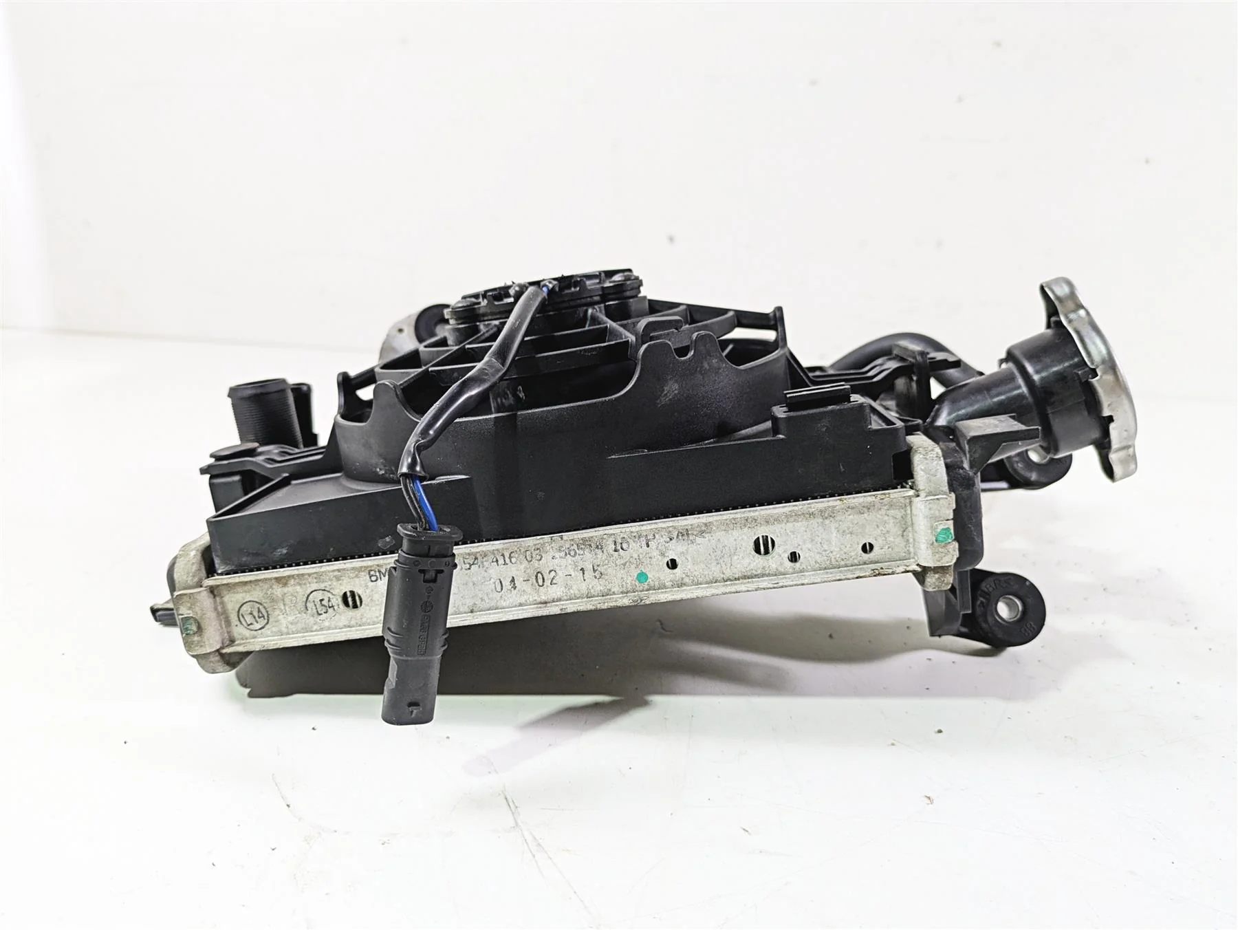 2015 BMW R1200 GS Adv K51 Right Radiator Fan Reservoir & Cover 17118546416 - Image 6