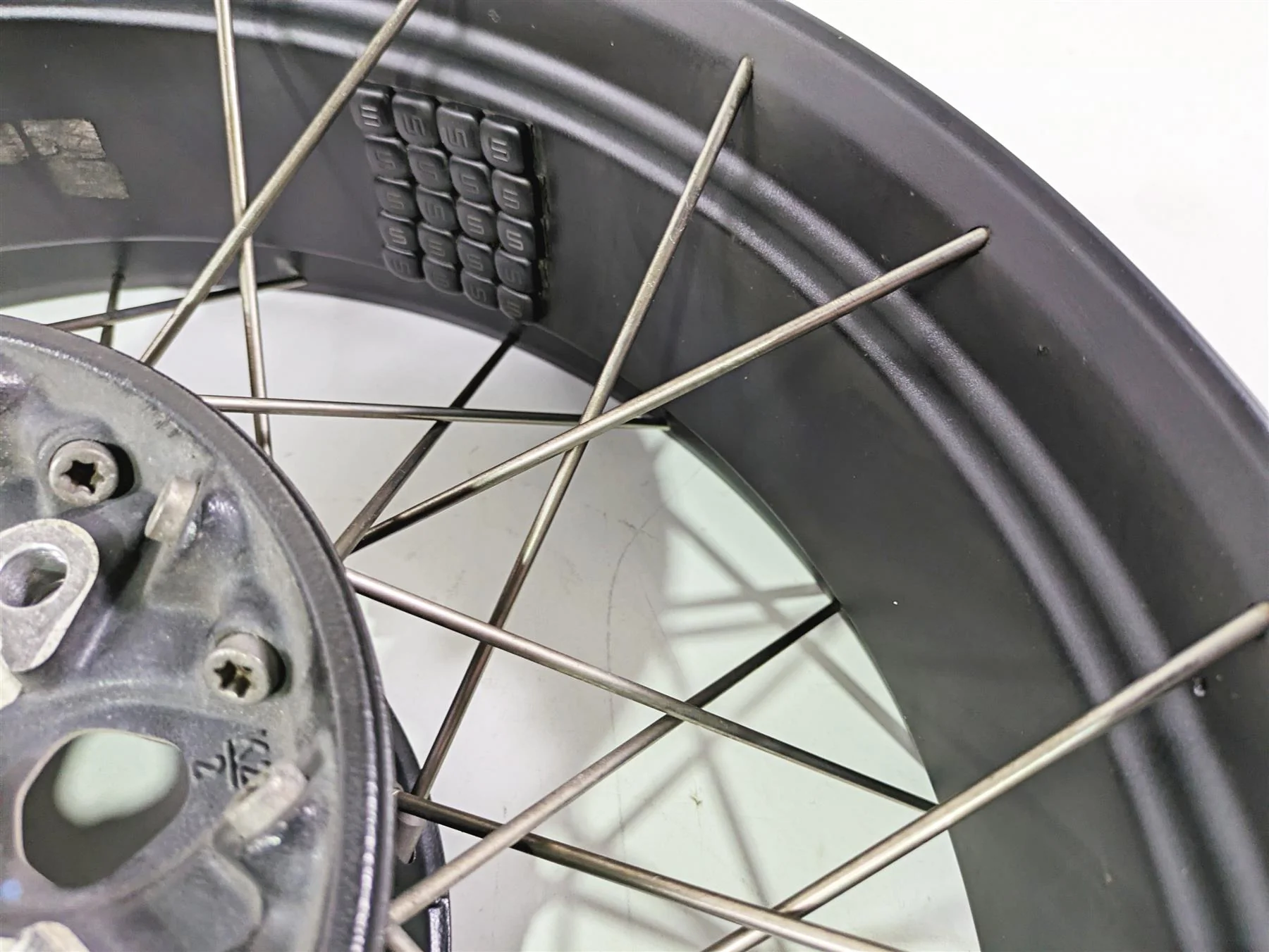 2015 BMW R1200 GS Adv K51 Straight 17x4.5 Rear Wheel Spoke Rim 36318526651 - Image 9