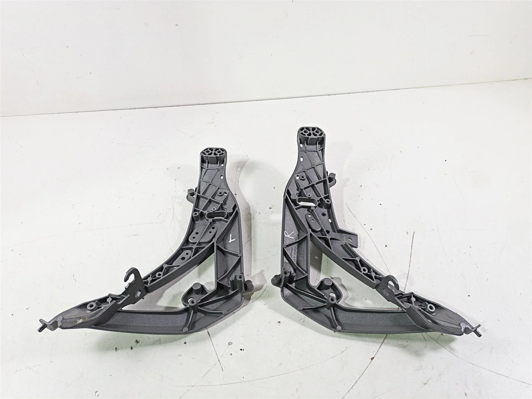 2015 BMW R1200GS Adv K51 Front Left Right Side Stay Carrier 46638528673 - Image 10