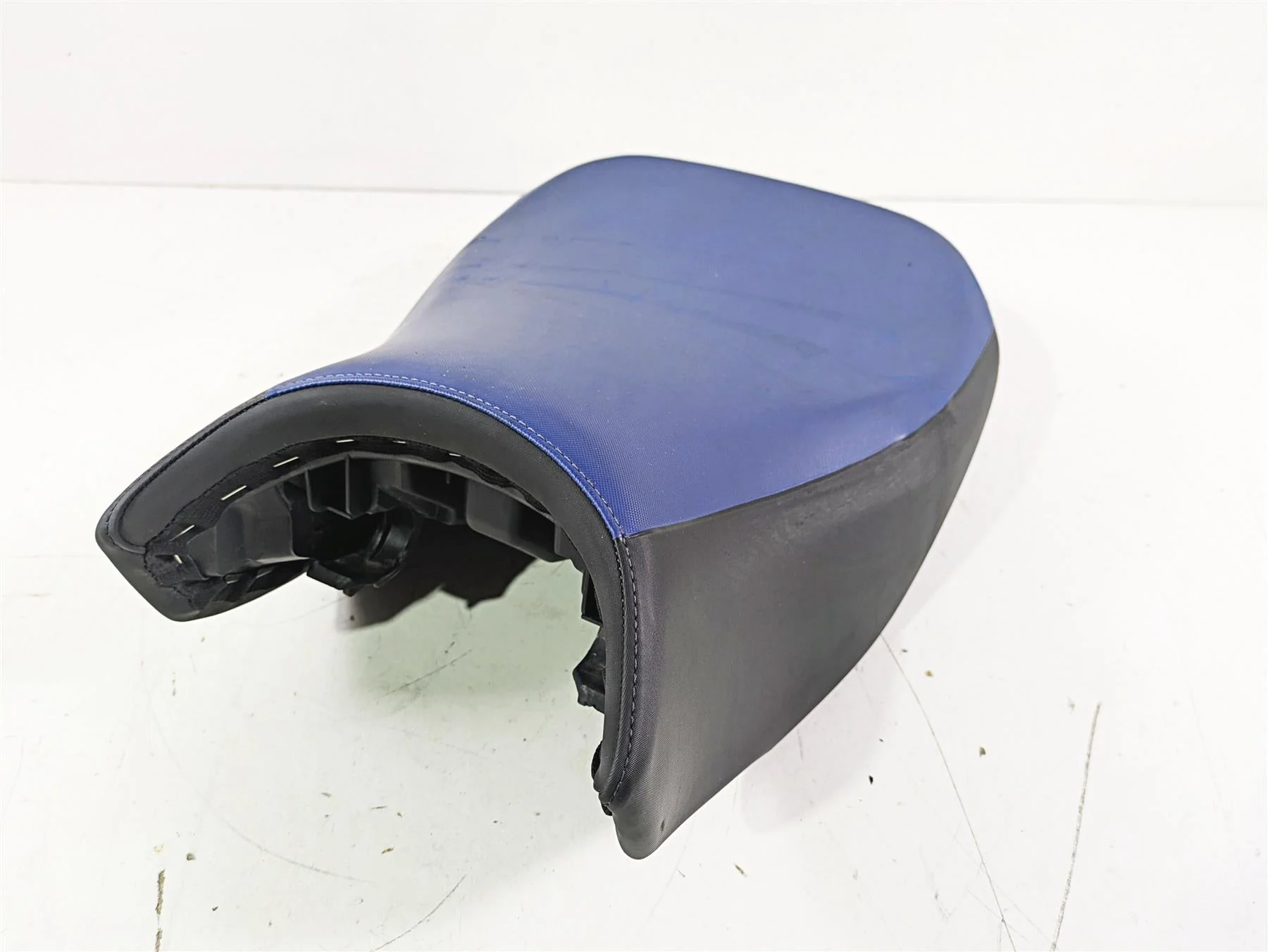 2015 BMW R1200GS Adv K51 Front Seat Saddle Blue Black Tear 52538537858 - Image 9