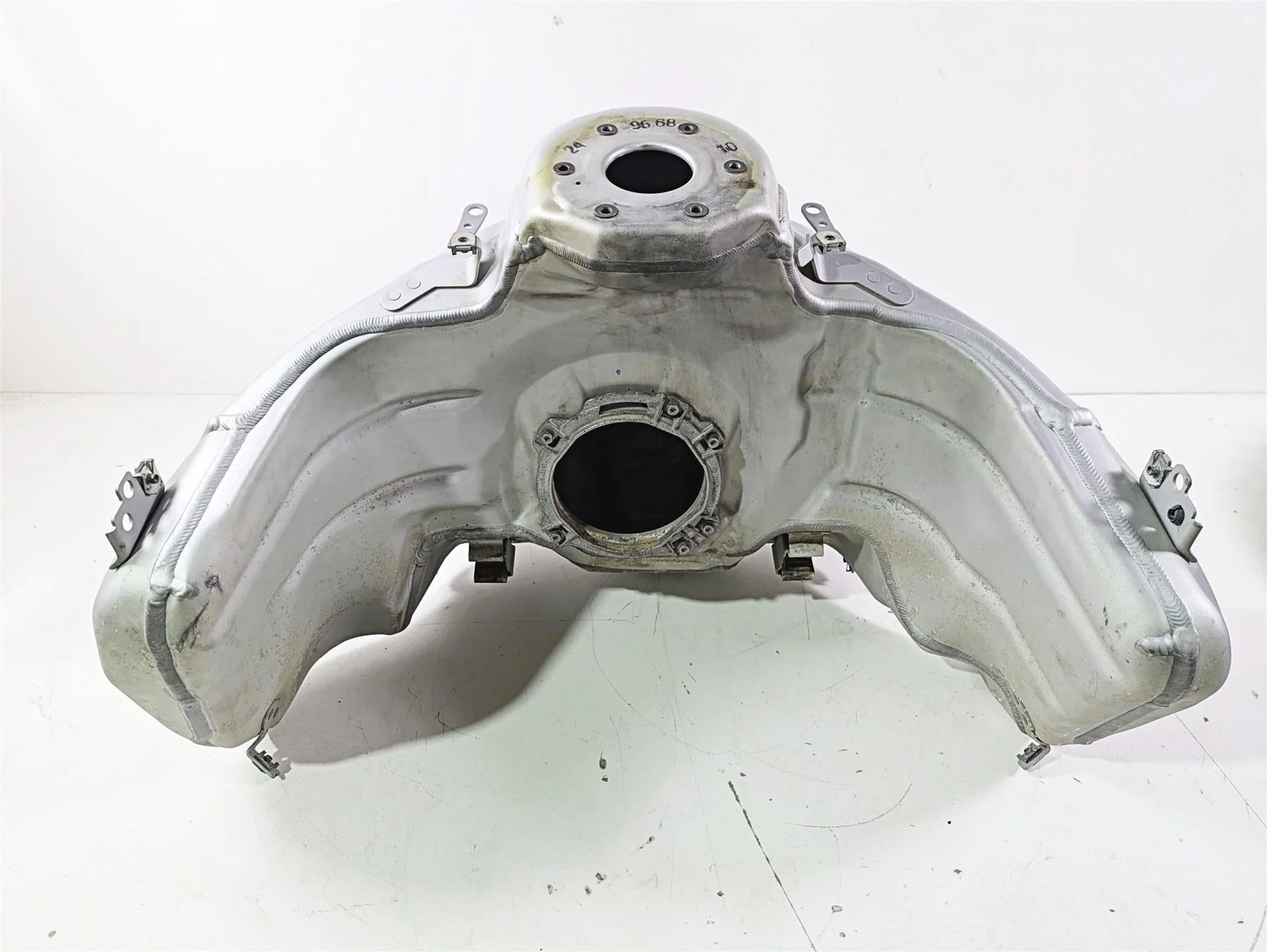 2015 BMW R1200GS Adv K51 Fuel Gas Petrol Tank 16118536188 - Image 4