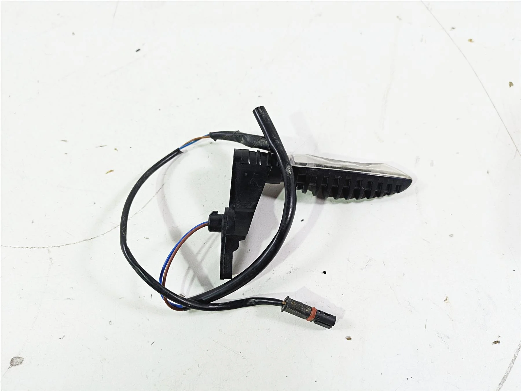 2015 BMW R1200GS Adv K51 Left Oem Rear LED Blinker Turn Signal 63238522500 - Image 3