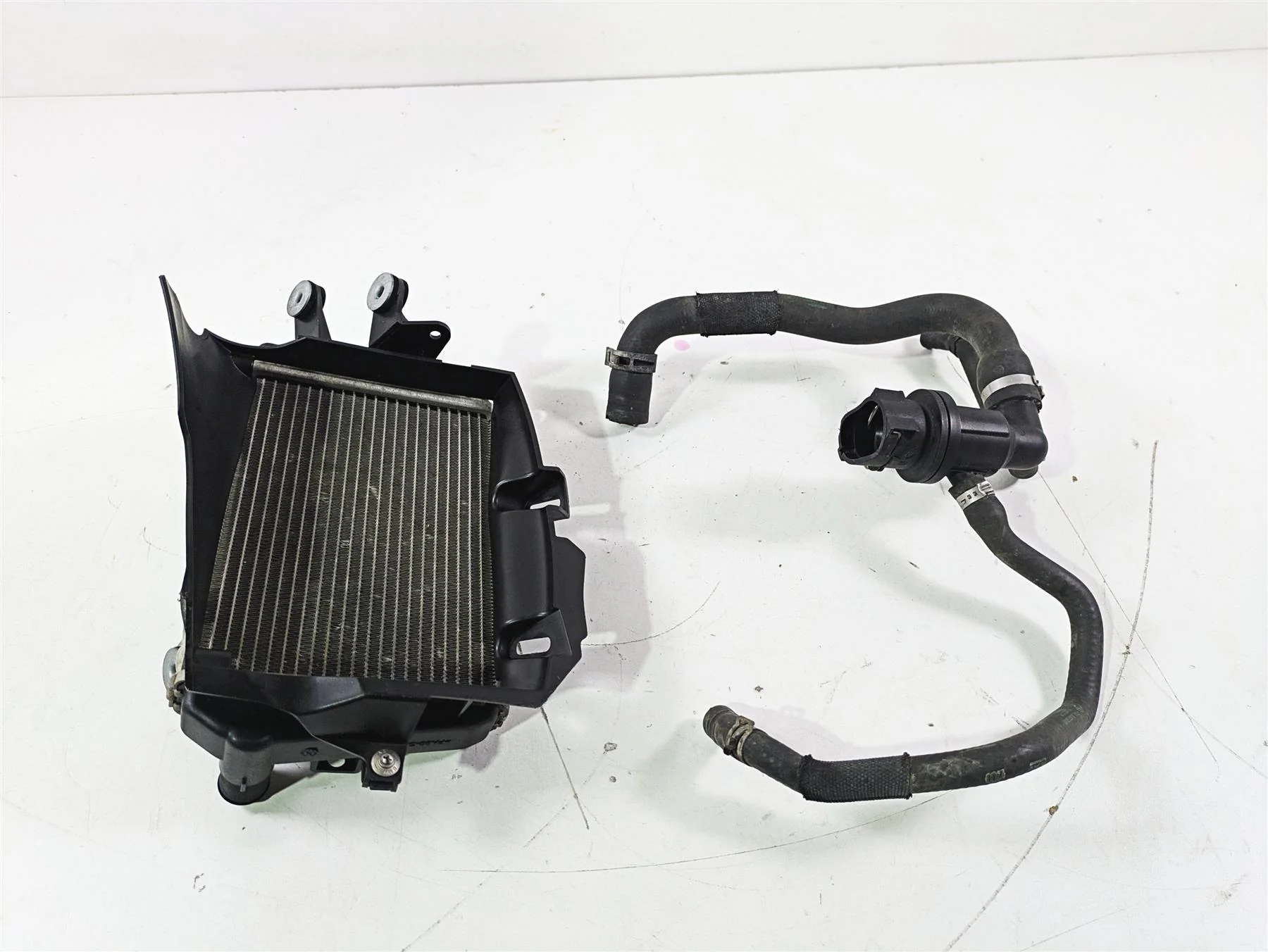 2015 BMW R1200GS Adv K51 Left Radiator Thermostat Fan Cover 17118546408 - Image 3