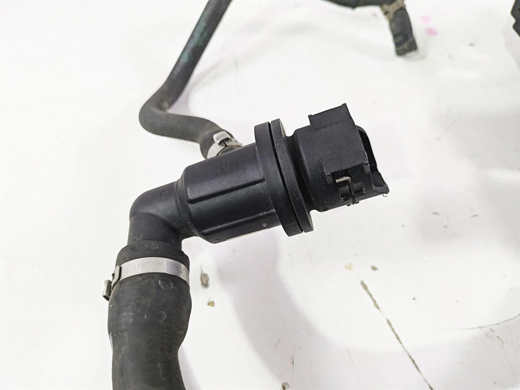 2015 BMW R1200GS Adv K51 Left Radiator Thermostat Fan Cover 17118546408 - Image 7