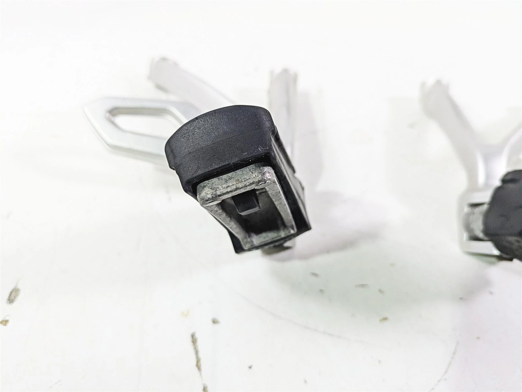 2015 BMW R1200GS Adv K51 Rear Passenger Footpeg Set 46718526741 46718526742 - Image 3
