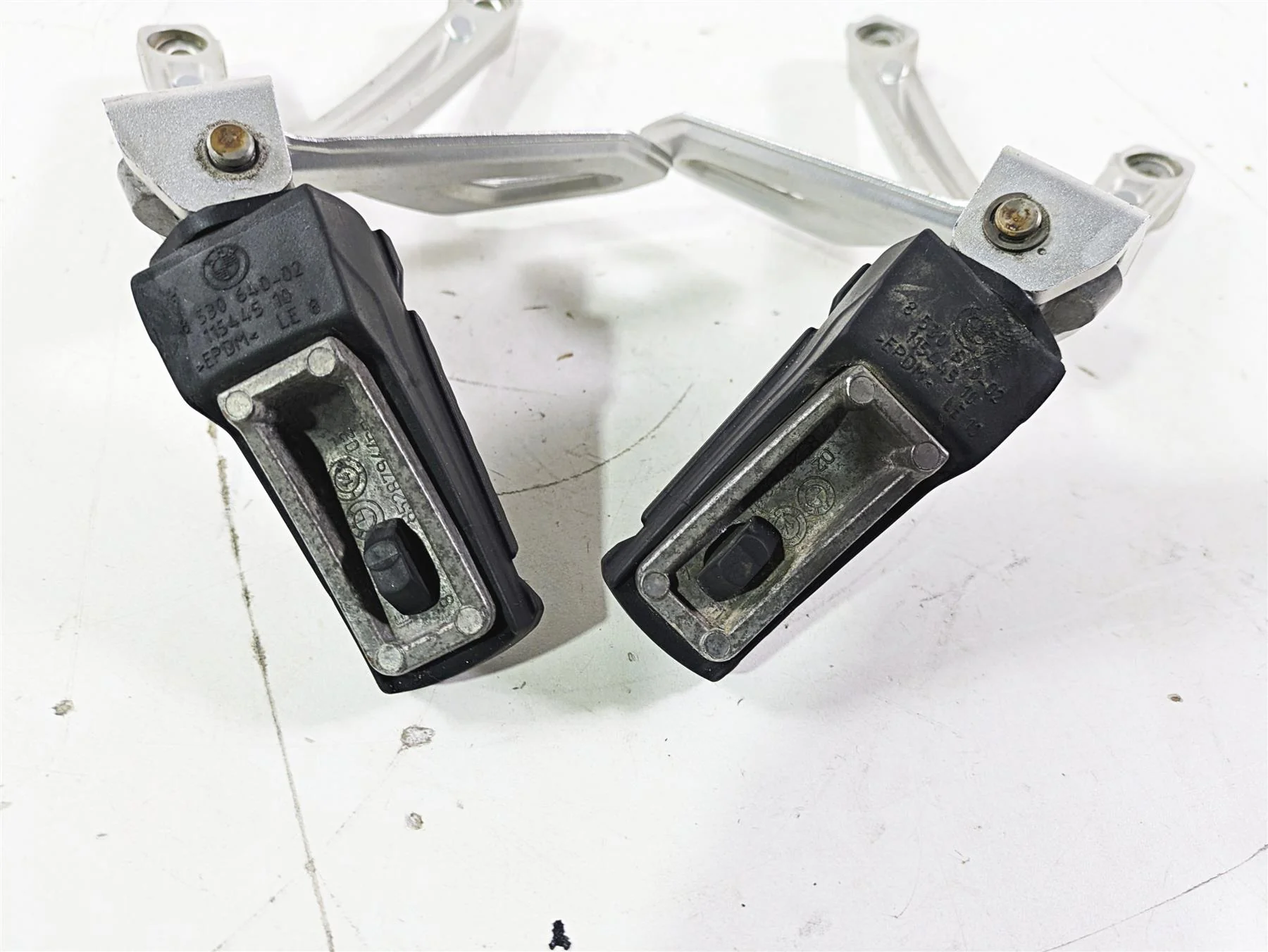 2015 BMW R1200GS Adv K51 Rear Passenger Footpeg Set 46718526741 46718526742 - Image 6