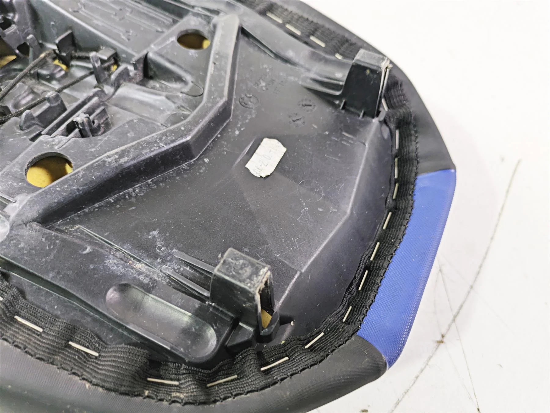 2015 BMW R1200GS Adv K51 Rear Seat Saddle Blue Black Tear 52538537859 - Image 8