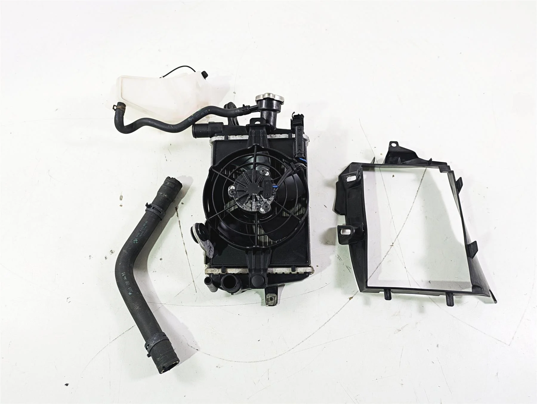 2015 BMW R1200GS Adv K51 Right Radiator Fan Reservoir & Cover 17118546416