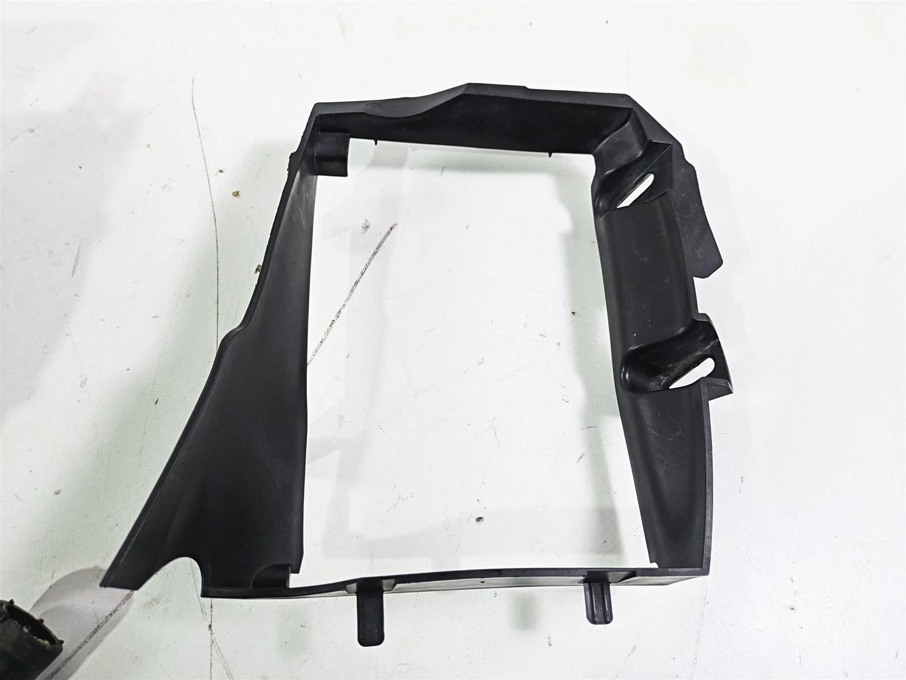 2015 BMW R1200GS Adv K51 Right Radiator Fan Reservoir & Cover 17118546416 - Image 3
