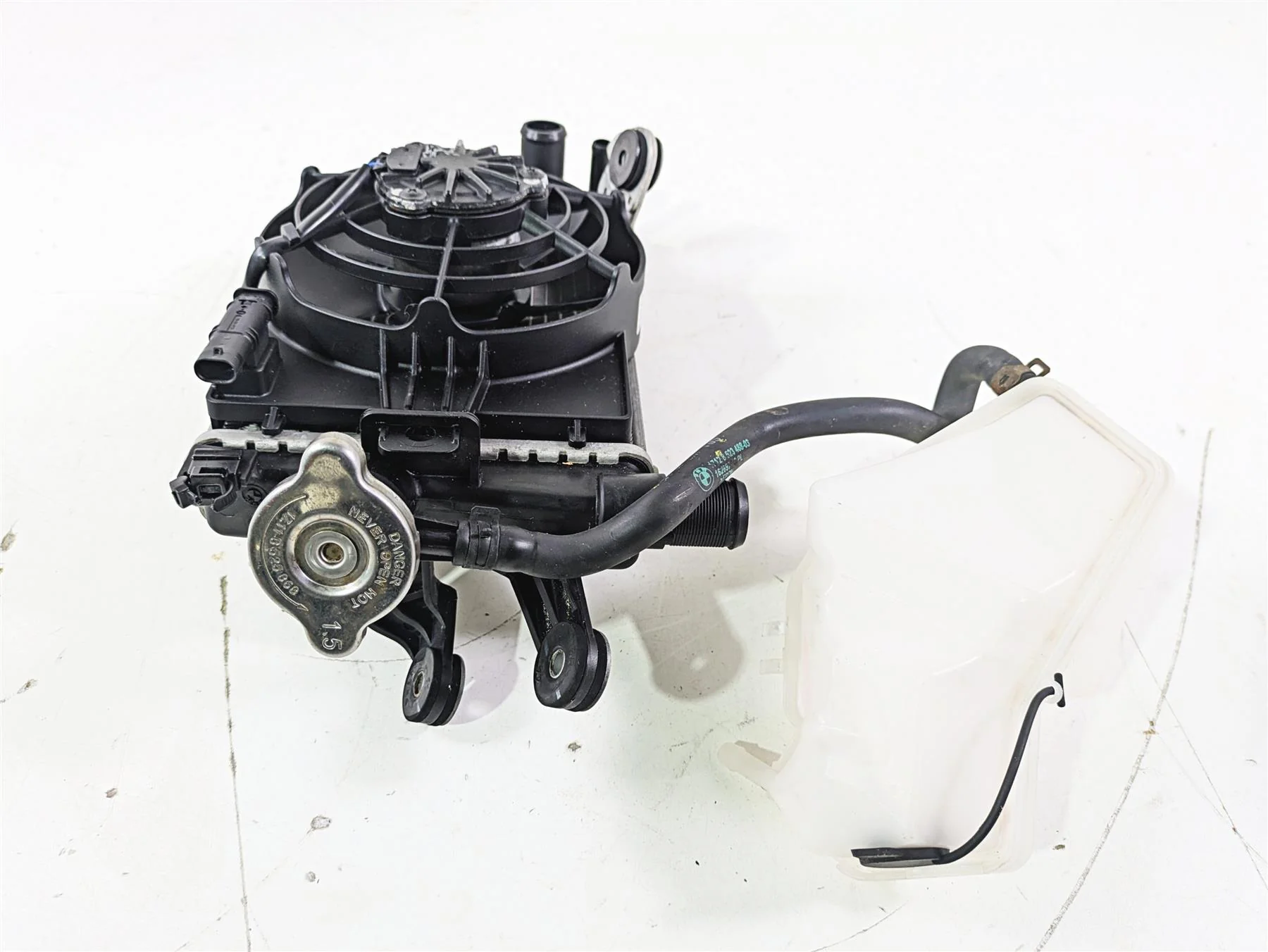 2015 BMW R1200GS Adv K51 Right Radiator Fan Reservoir & Cover 17118546416 - Image 6