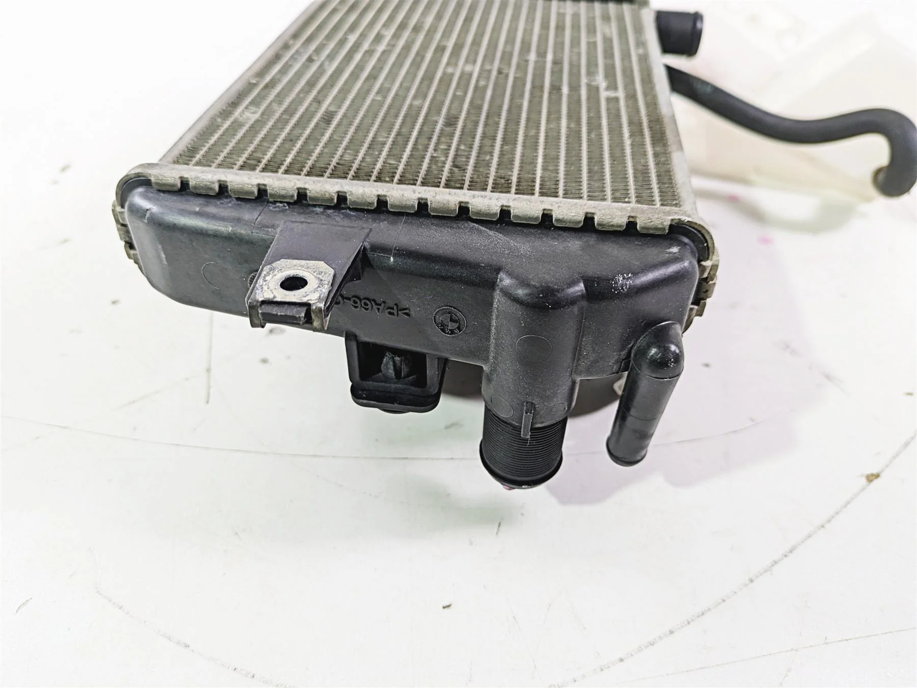 2015 BMW R1200GS Adv K51 Right Radiator Fan Reservoir & Cover 17118546416 - Image 9