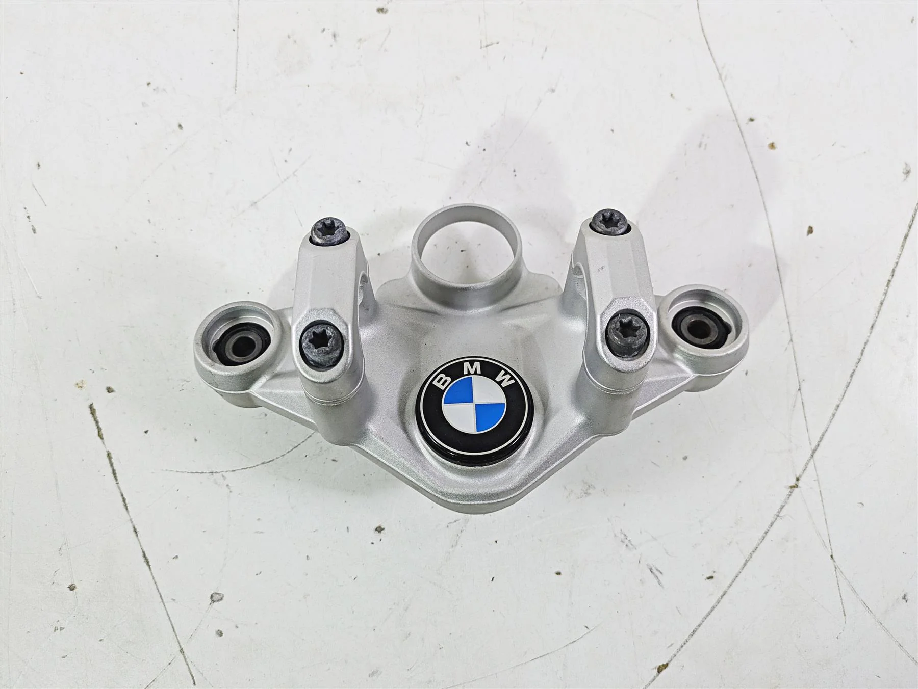 2015 BMW R1200GS Adv K51 Upper Triple Tree Steering Clamp 31428555849 - Image 3