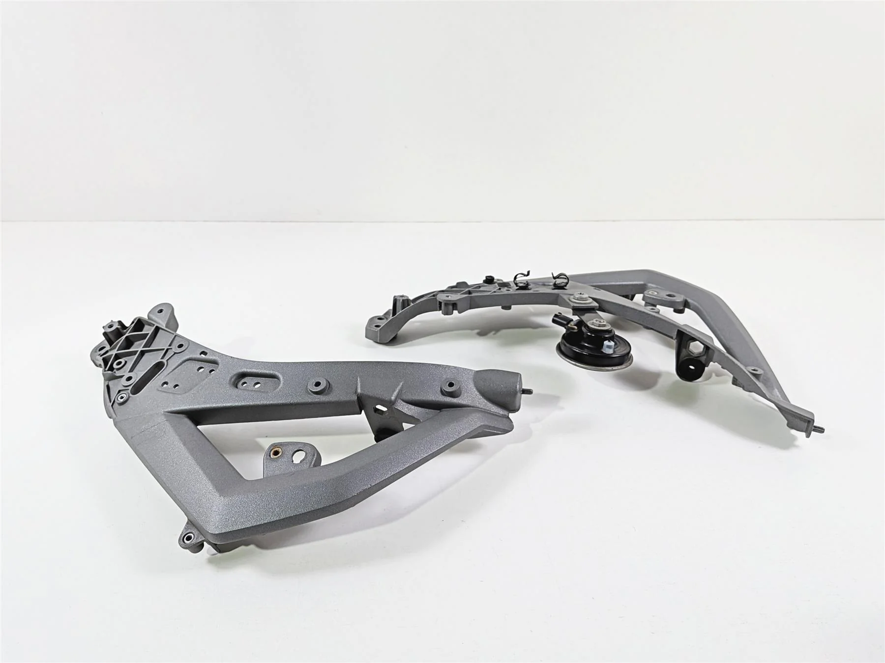2015 BMW R1200GS K50 Front Left Right Side Stay Mounts Carrier Set 46638528674 - Image 4