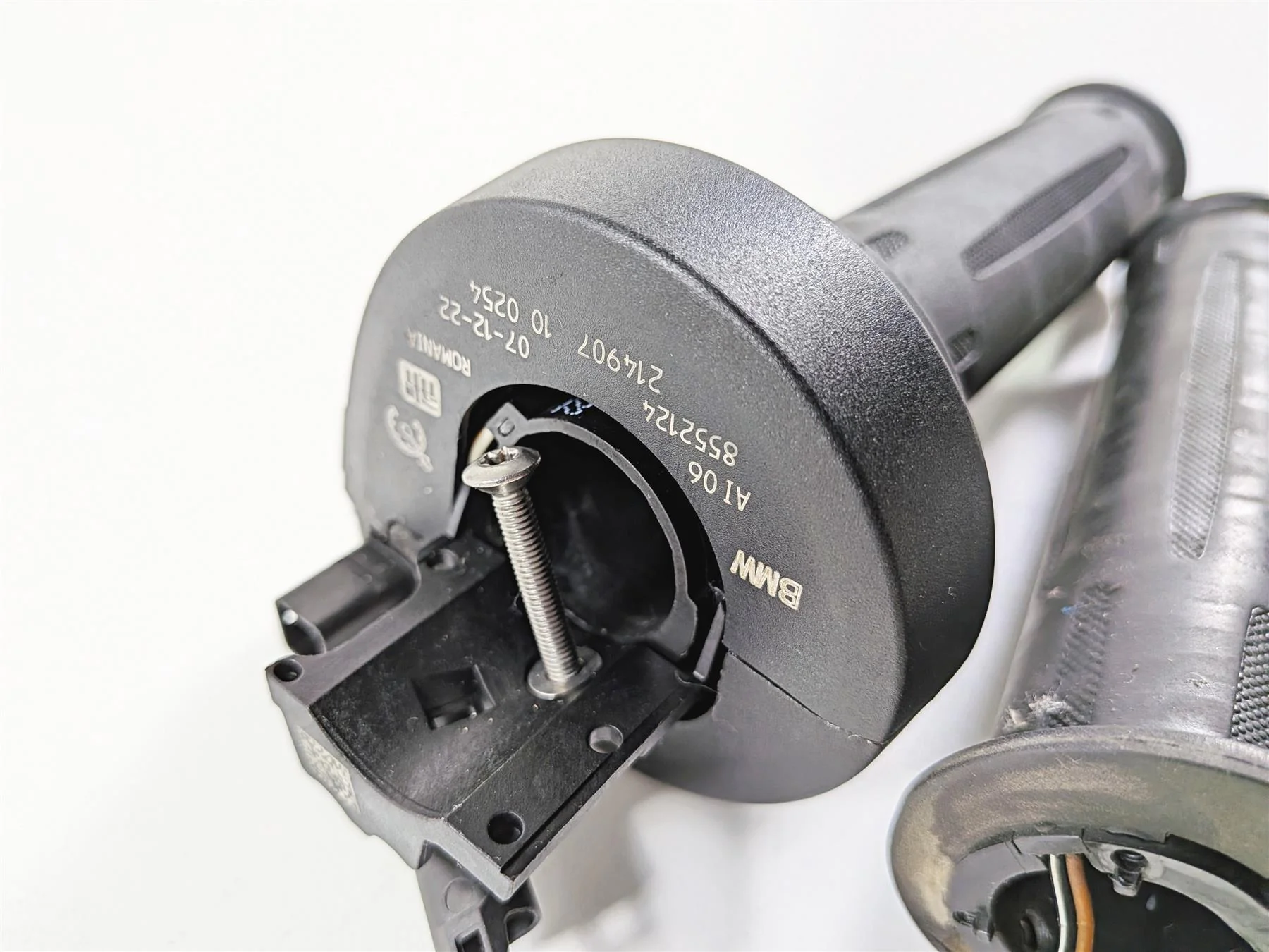 2015 BMW R1200GS K50 Left Right Heated Hand Grip Cruise 61318552124 - Image 4