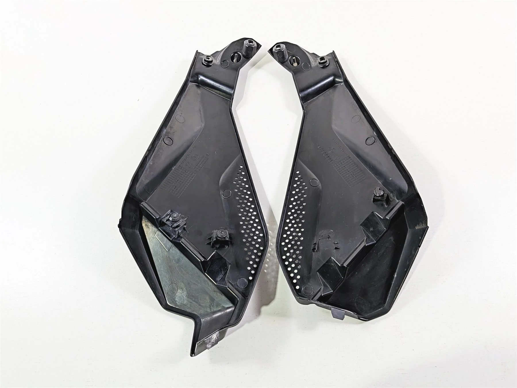 2015 BMW R1200GS  K50 Lower Side Tank Fairing Set READ 46638528676 46638528675 - Image 11