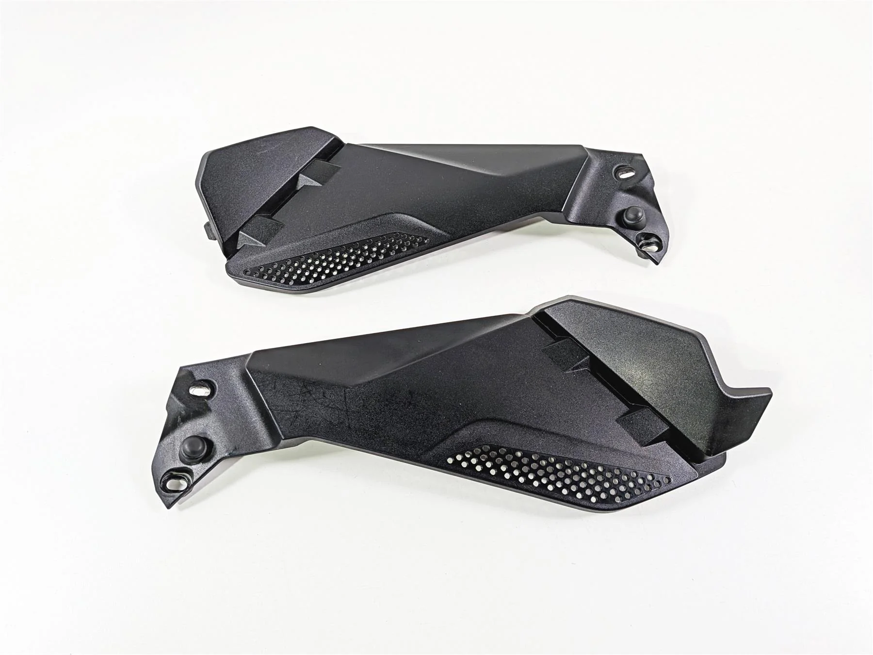 2015 BMW R1200GS  K50 Lower Side Tank Fairing Set READ 46638528676 46638528675 - Image 2