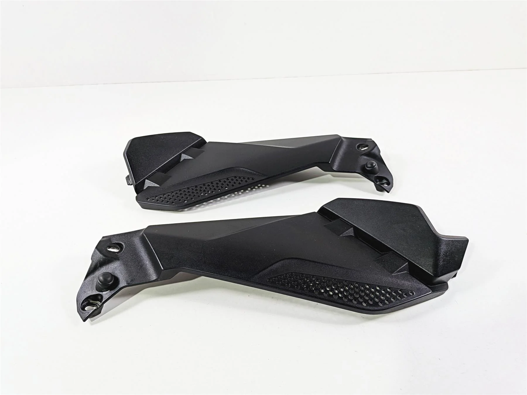 2015 BMW R1200GS  K50 Lower Side Tank Fairing Set READ 46638528676 46638528675 - Image 3
