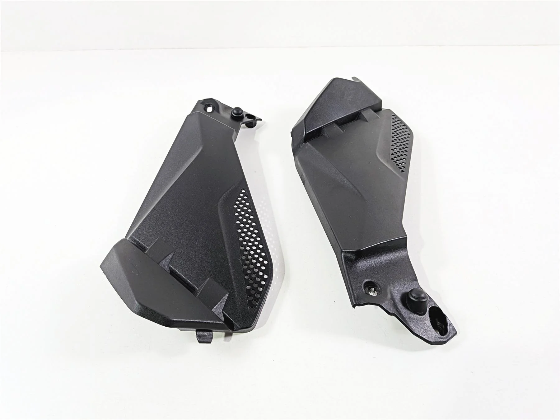 2015 BMW R1200GS  K50 Lower Side Tank Fairing Set READ 46638528676 46638528675 - Image 4